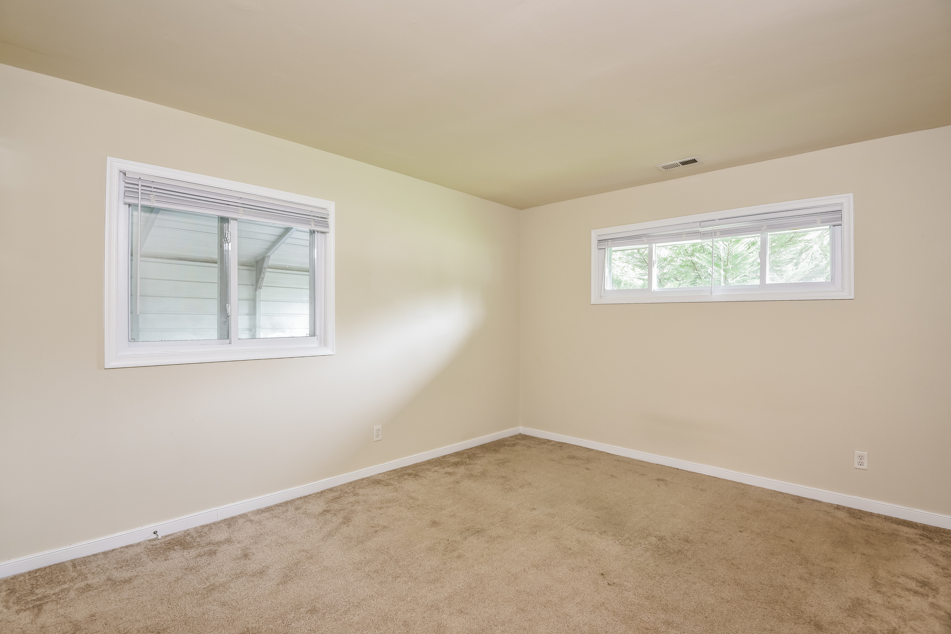Photo 13 of 22 of 9304 Farmington Dr, Henrico, VA