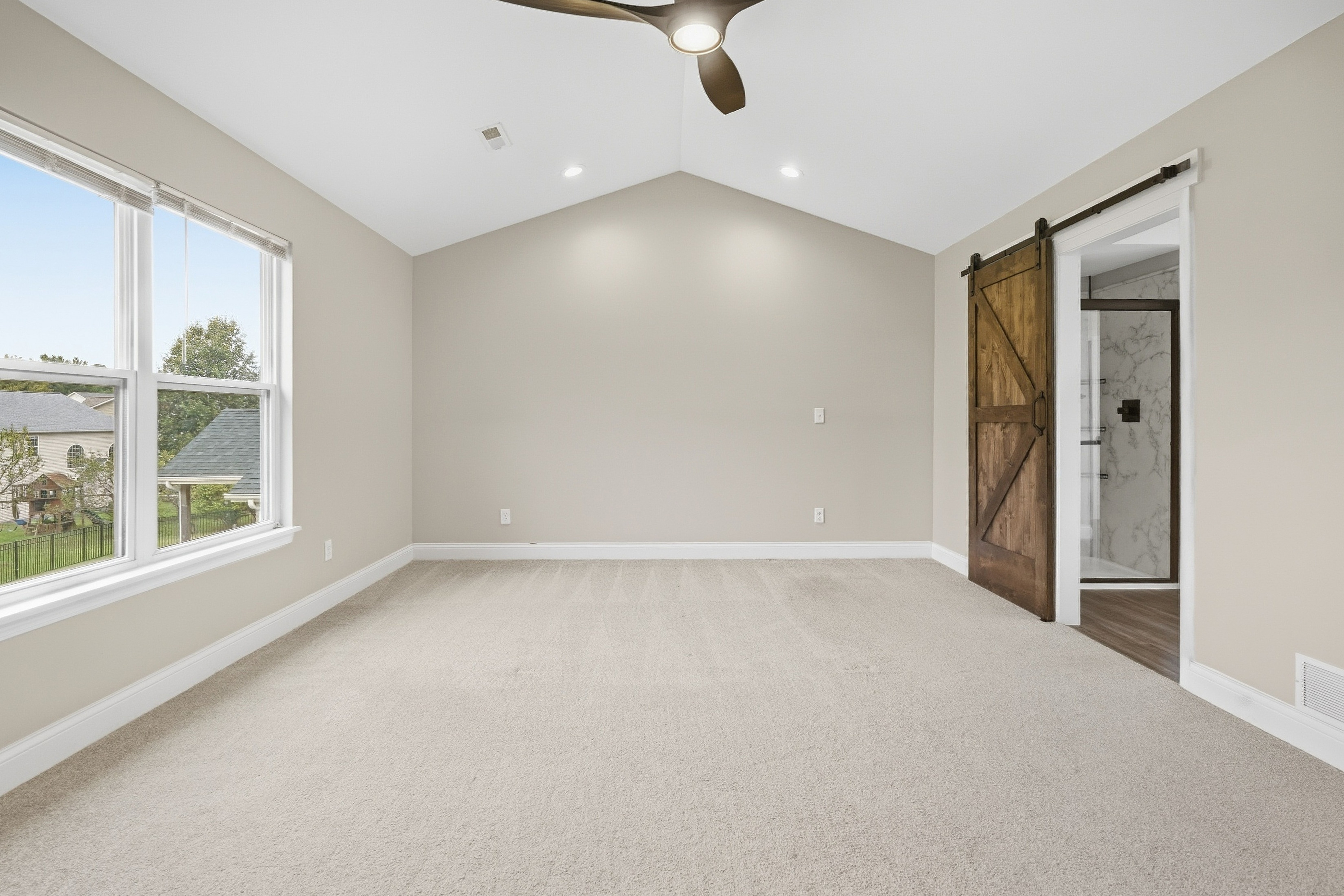 Photo 4 of 39 of 1623 Oglesby Dr, Edwardsville, IL