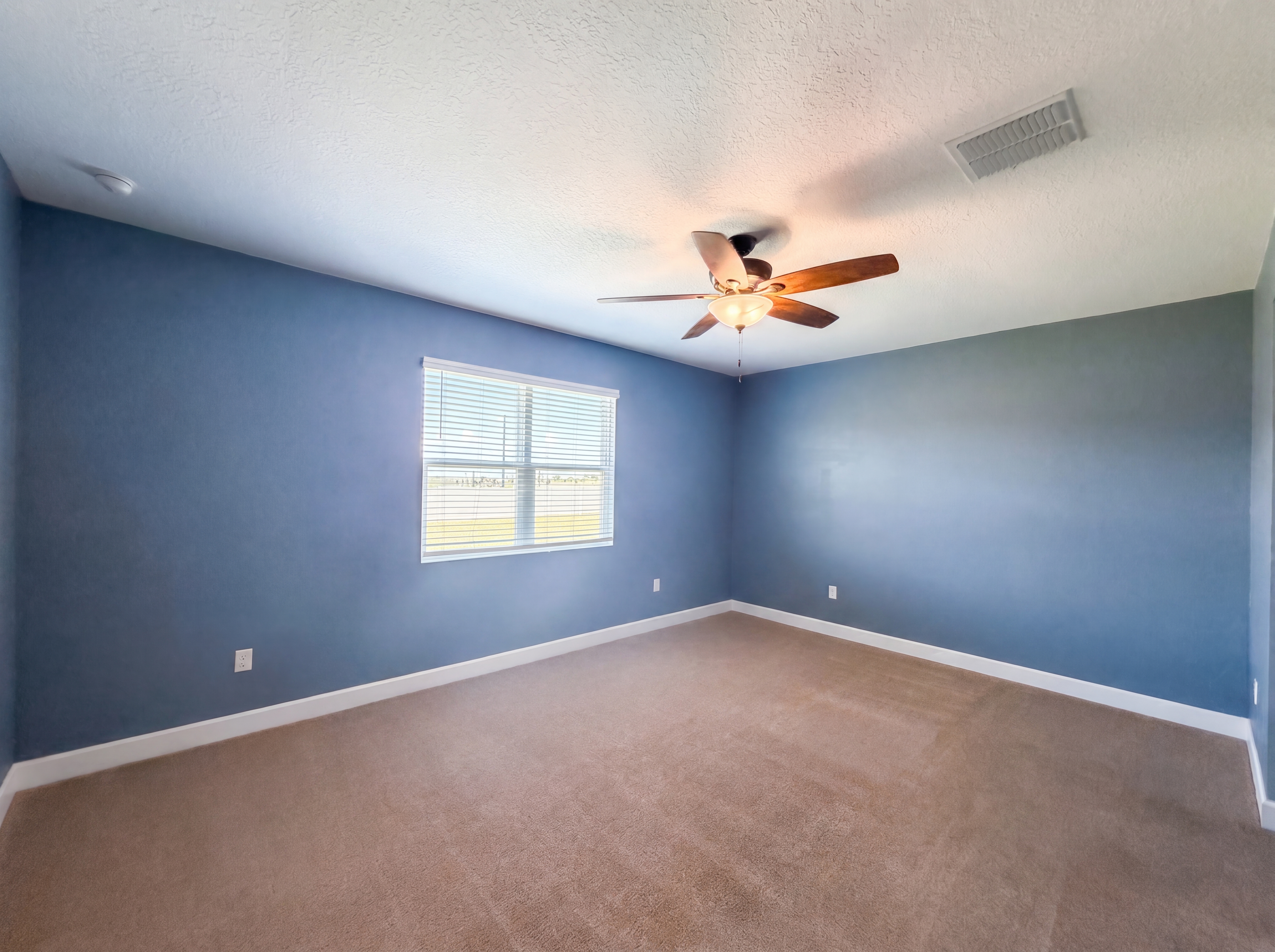 Photo 4 of 20 of 480 Buchannan Dr, Davenport, FL