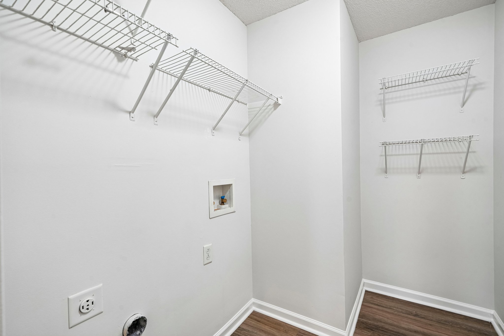 Photo 16 of 22 of 7121 Ravenwood Ln, Lithonia, GA