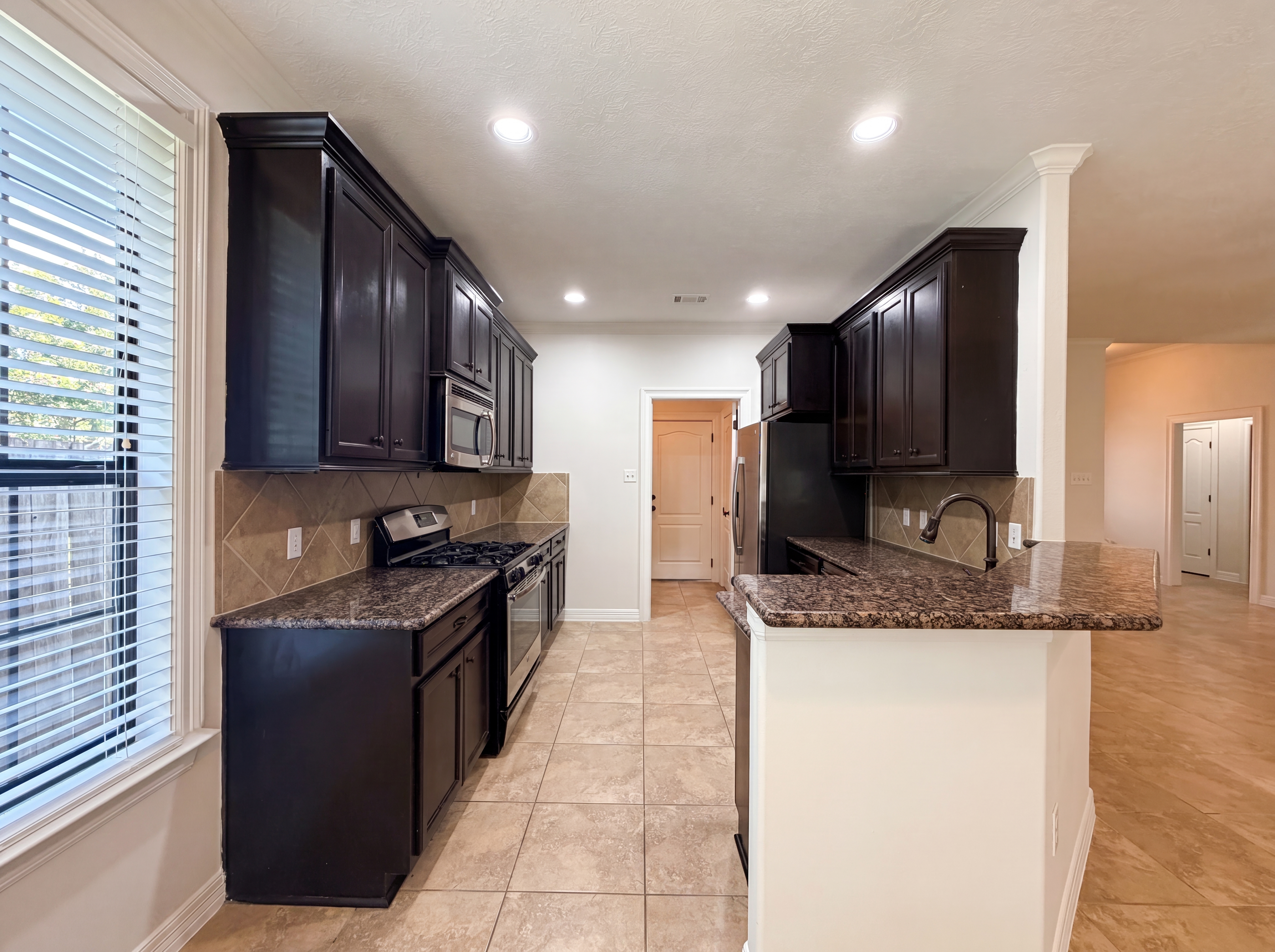 Photo 7 of 19 of 4516 White Rock St, Houston, TX