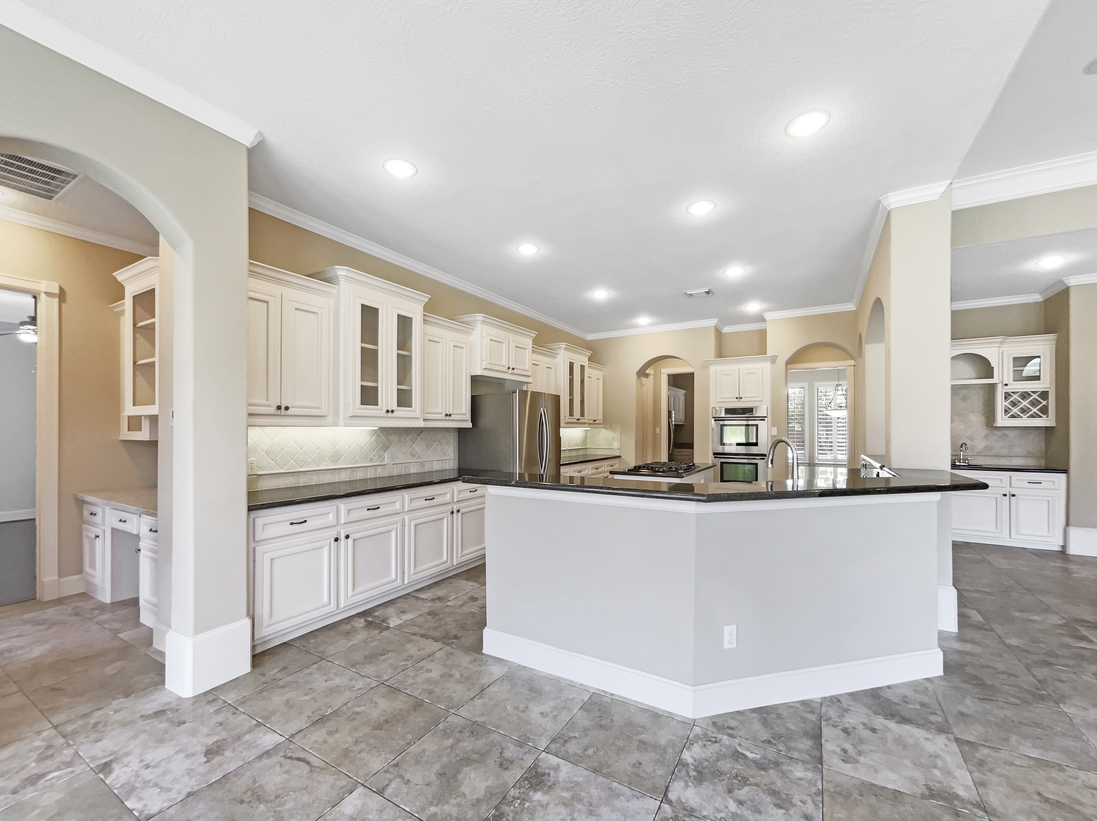 Photo 16 of 36 of 13830 Campwood Ln, Cypress, TX
