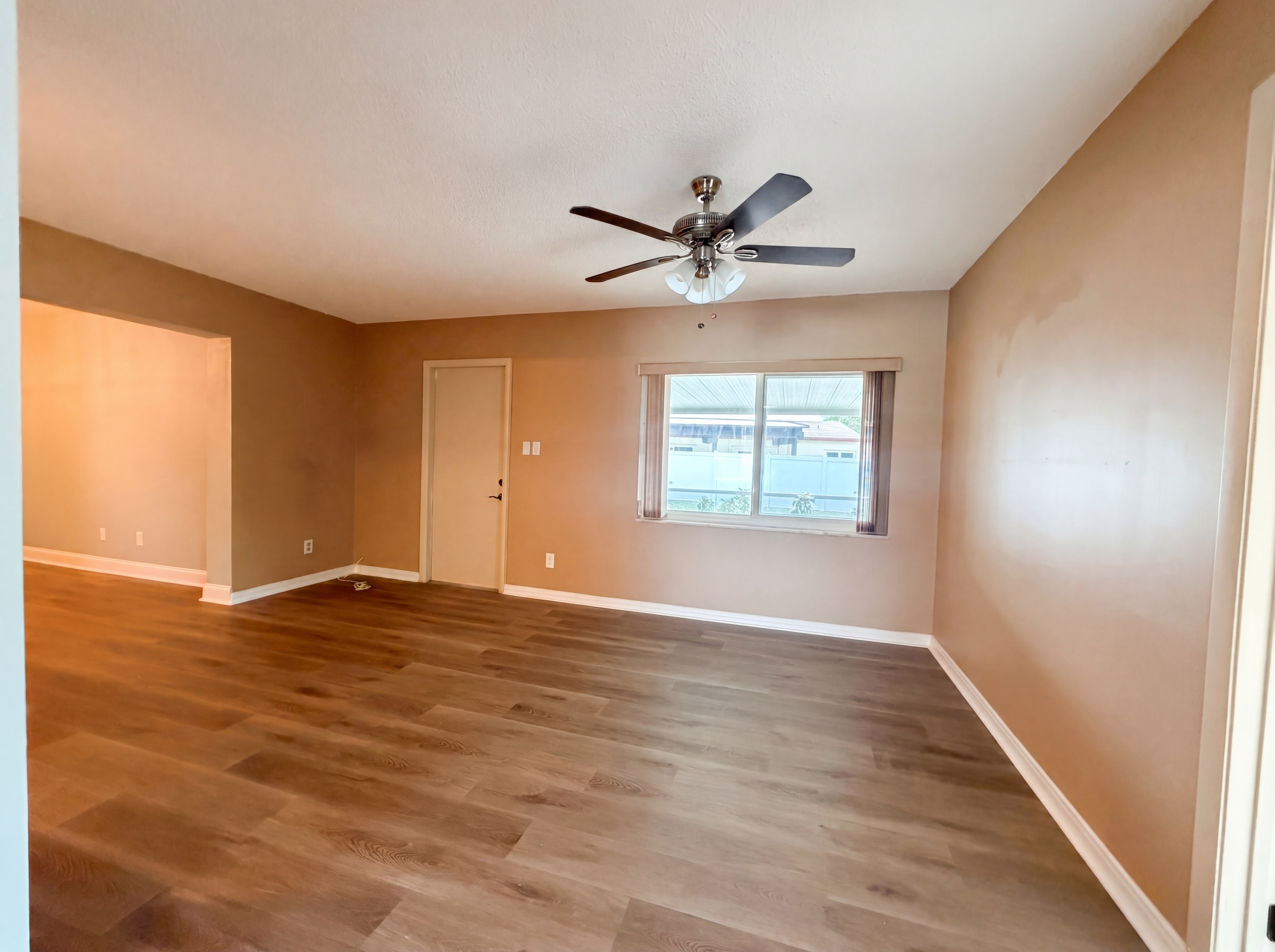 Photo 8 of 21 of 9605 NW 81st St, Tamarac, FL
