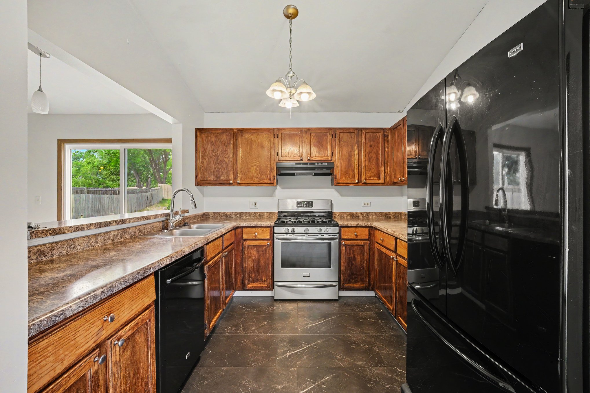 Photo 2 of 16 of 3512 Portsmouth Dr, Zion, IL