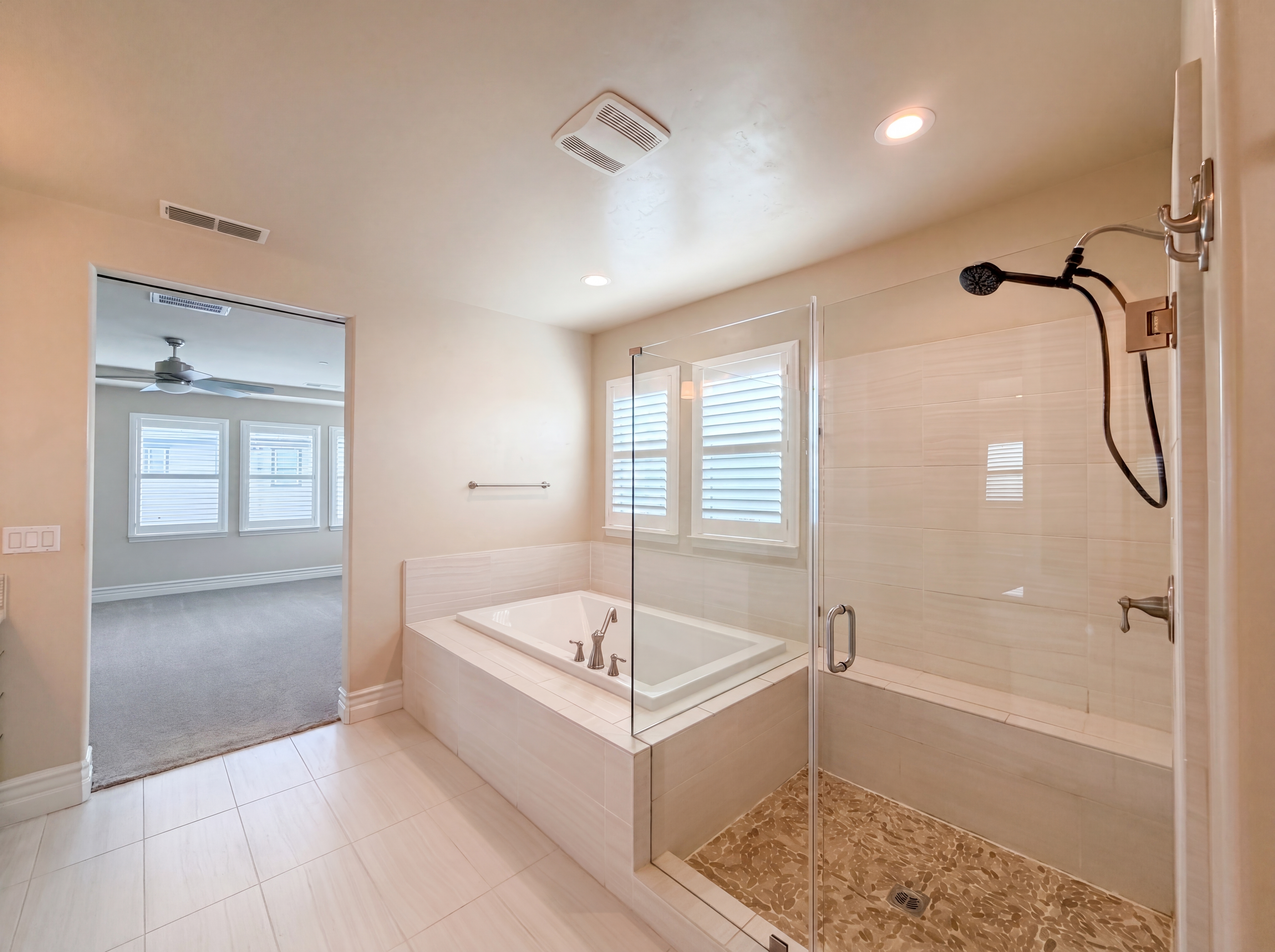 Photo 22 of 36 of 5601 Lakepointe Dr, Rocklin, CA