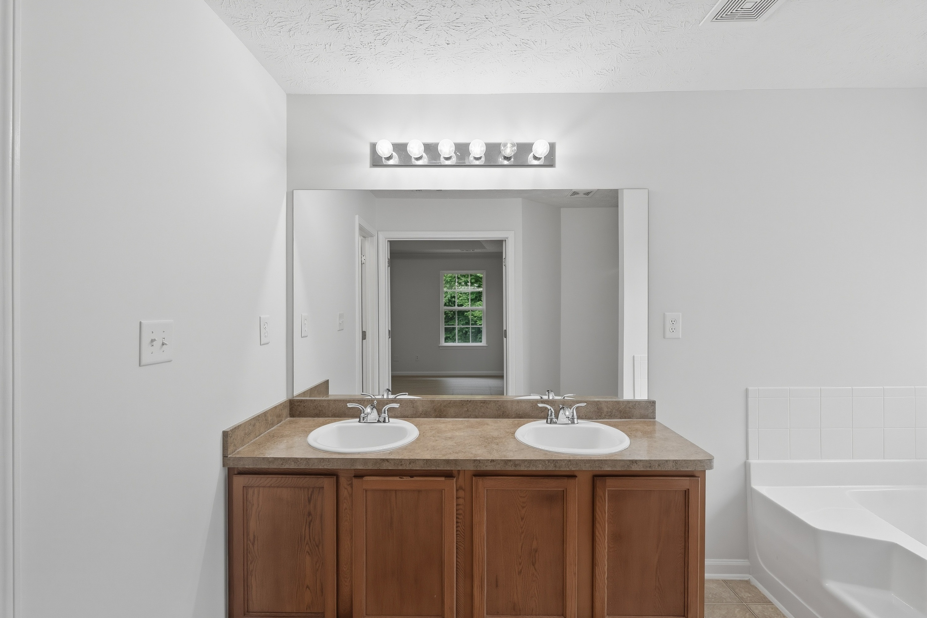Photo 29 of 41 of 2213 Pine View Trl, Ellenwood, GA