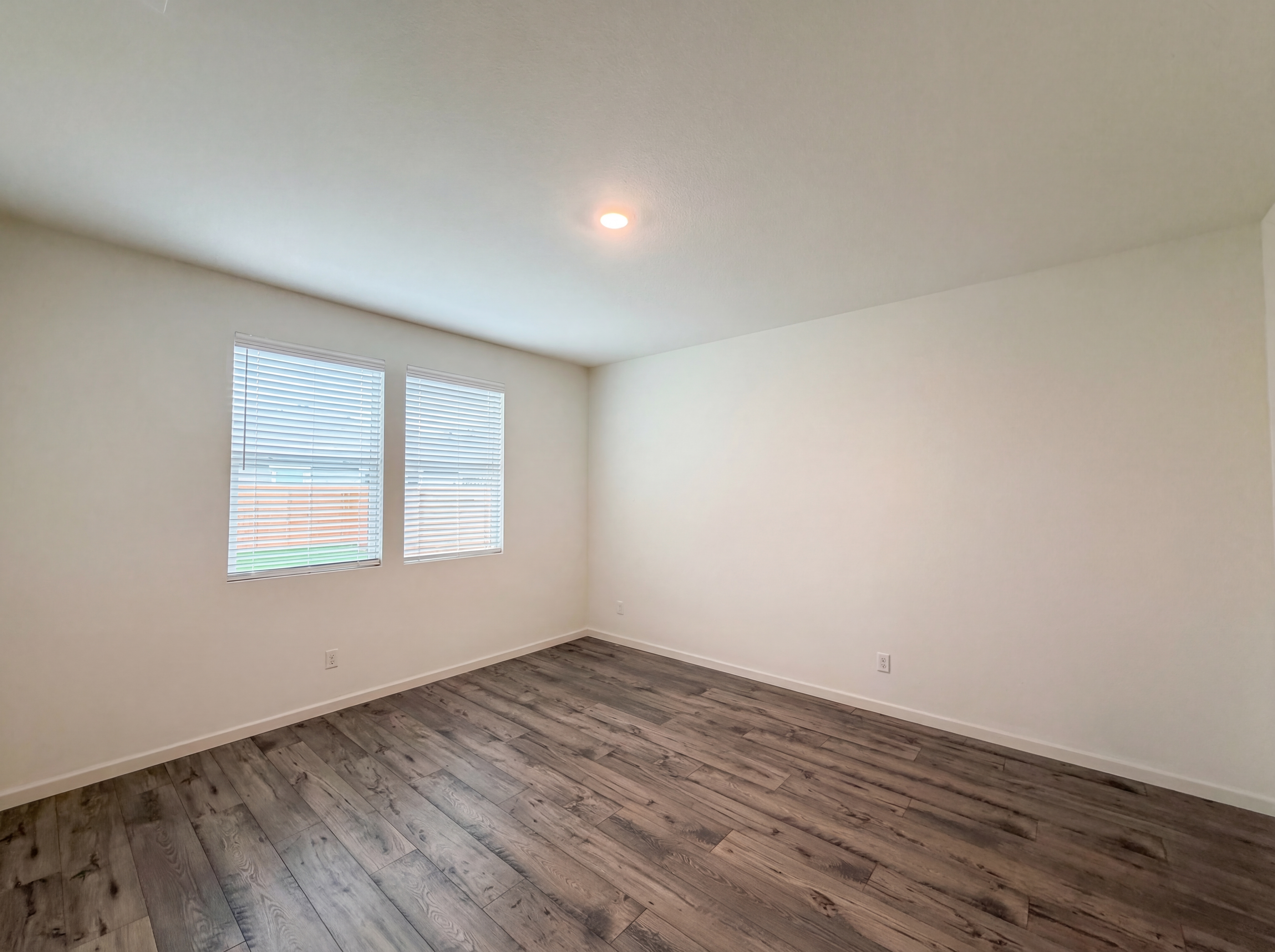 Photo 4 of 31 of 15385 Trolley St, Lathrop, CA