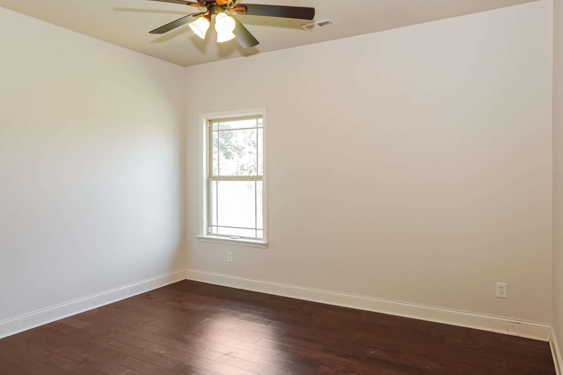 Photo 16 of 21 of 402 Mossyleaf Dr SW, Huntsville, AL