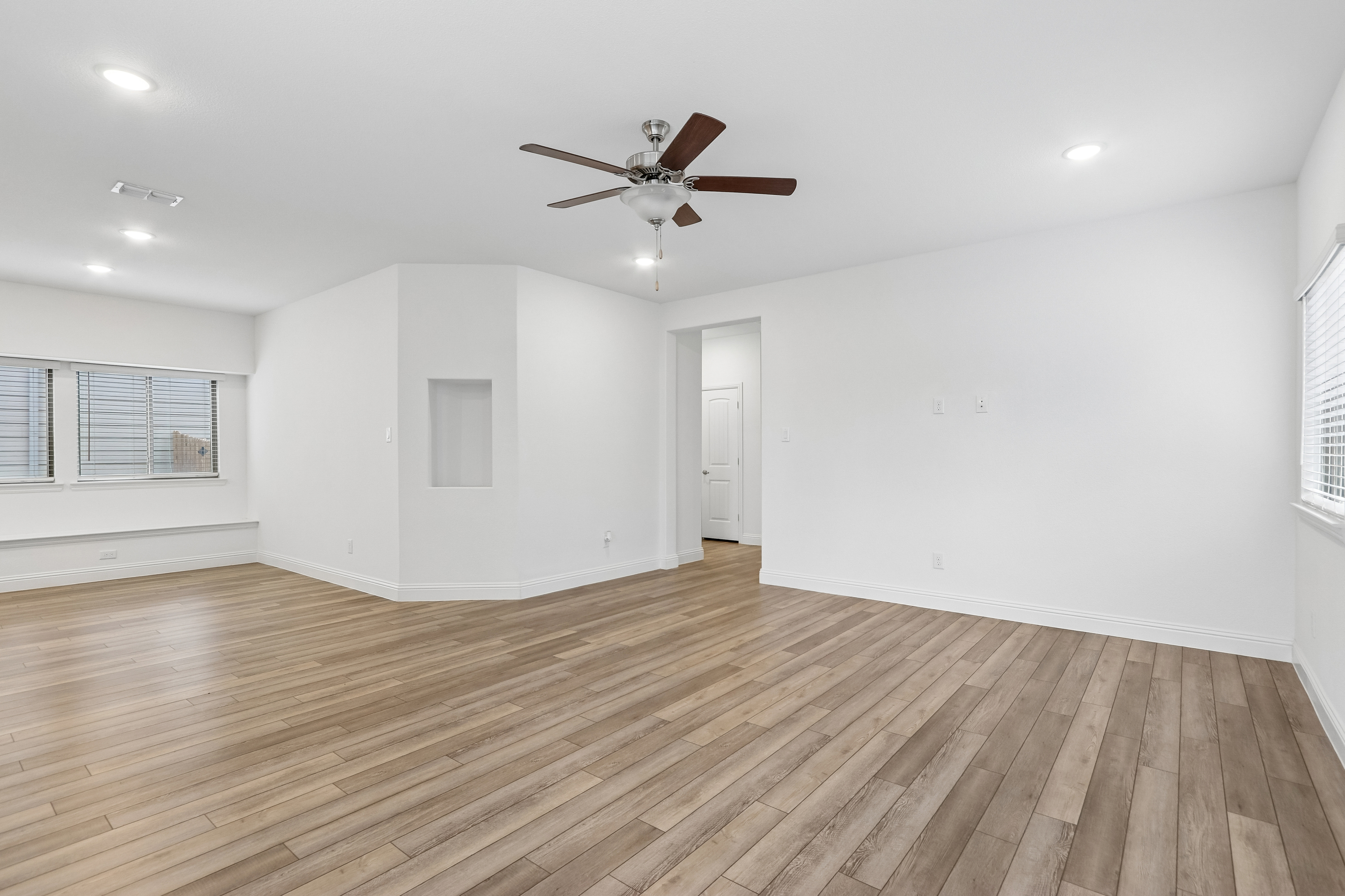 Photo 3 of 42 of 568 Val Verde St, Aubrey, TX