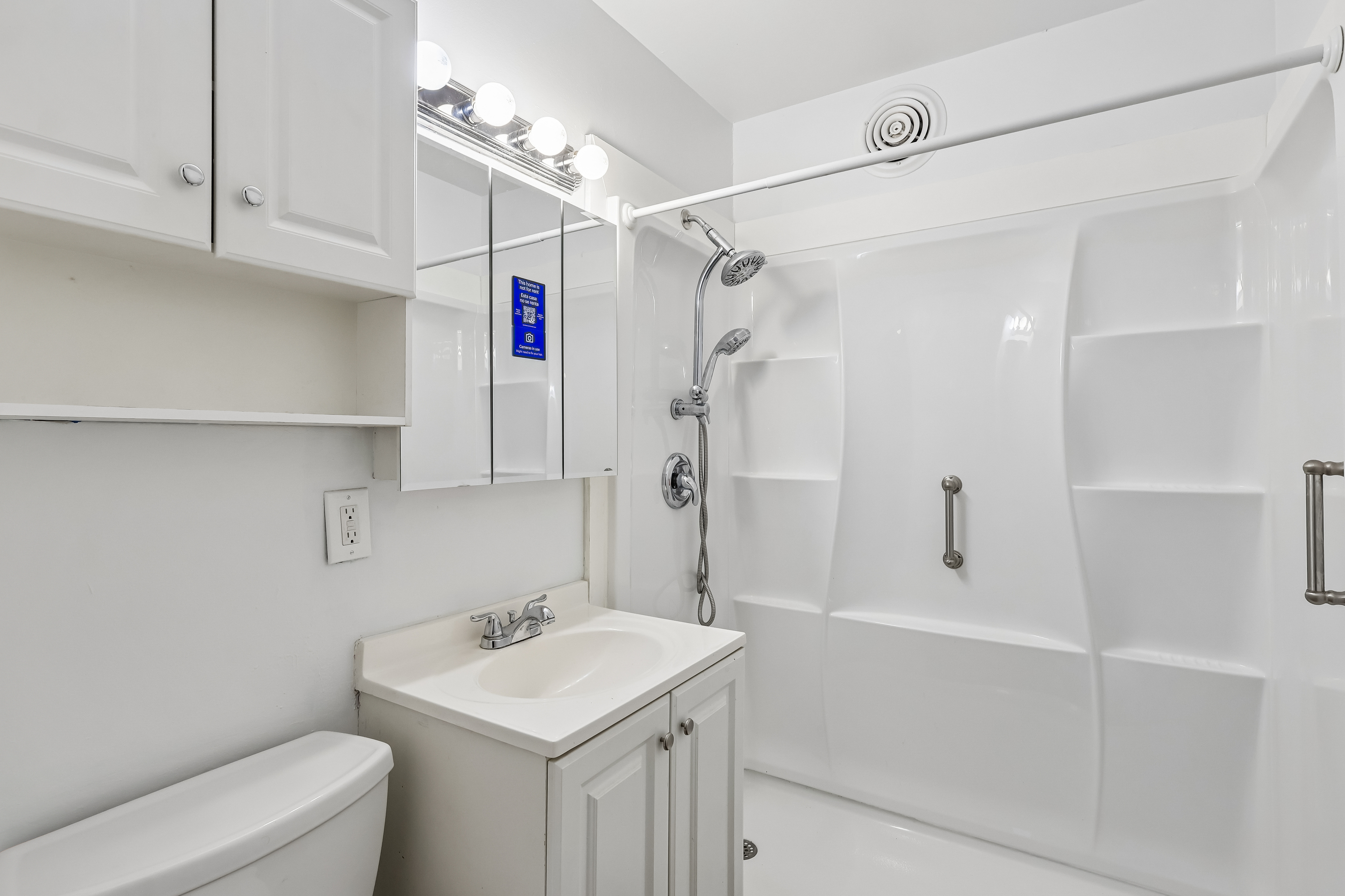 Photo 6 of 33 of 9011 Manorford Dr, Cleveland, OH
