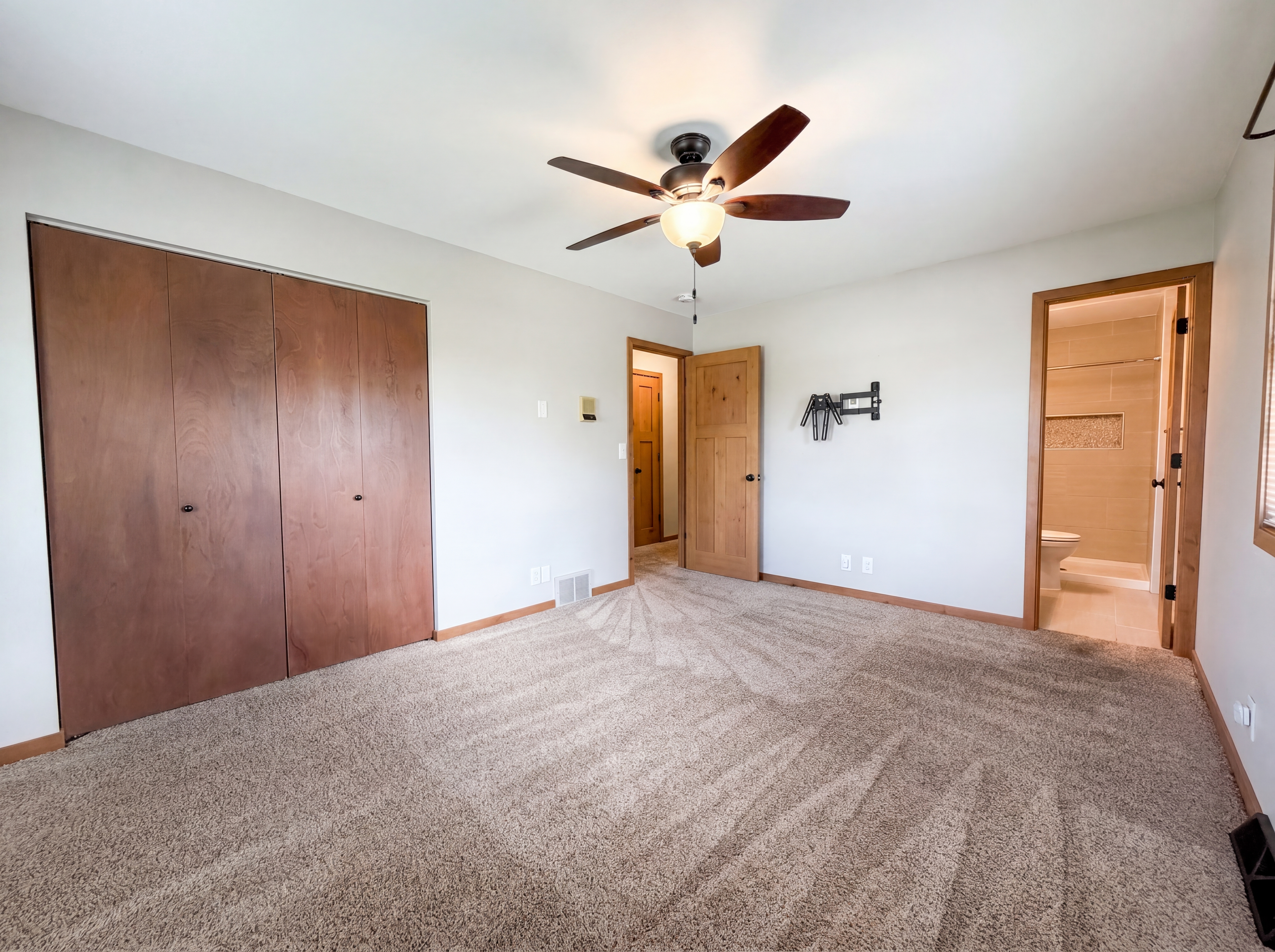 Photo 4 of 25 of 608 Lower Heritage Way, Farmington, MN