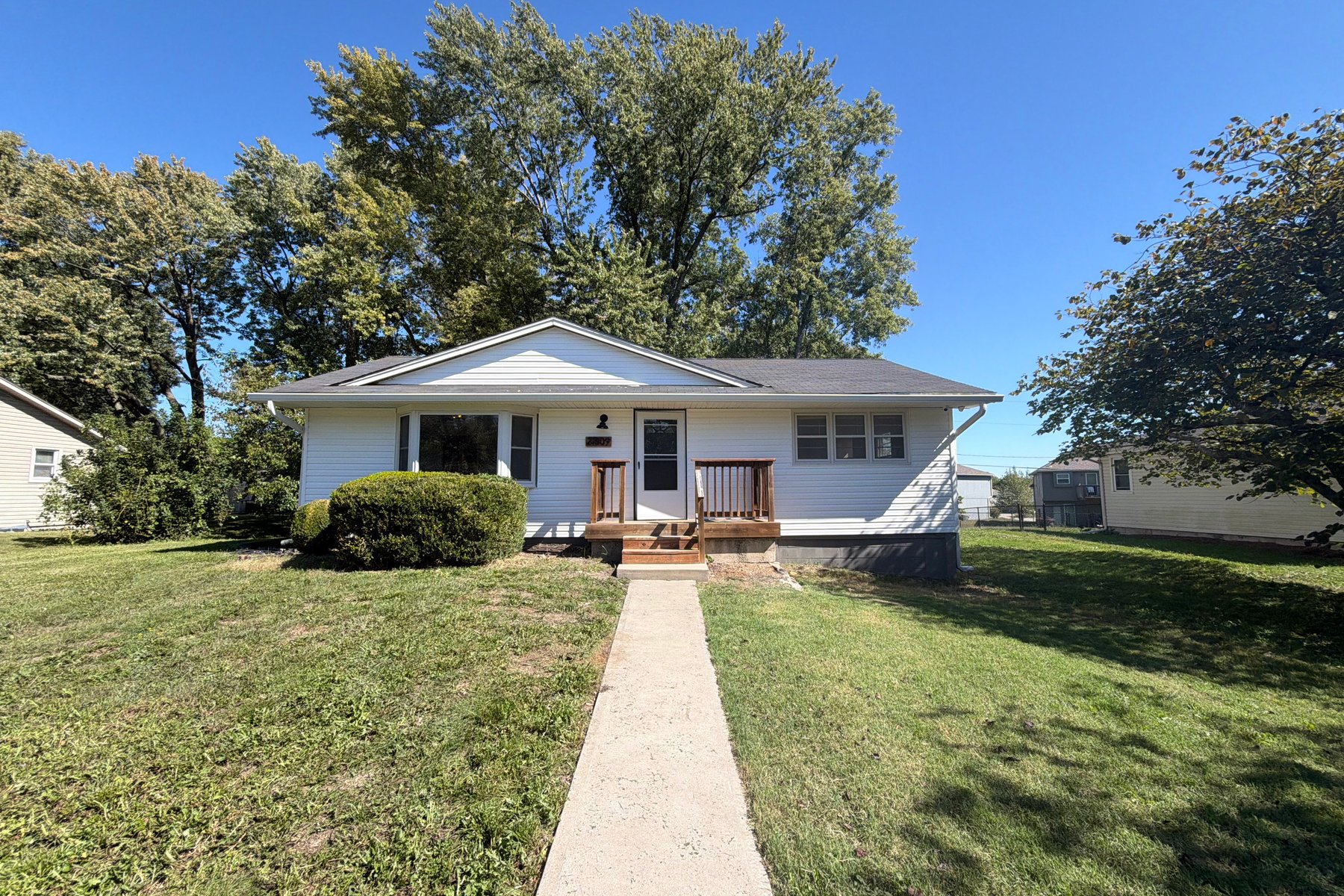 Photo 1 of 21809 S Peculiar Dr
