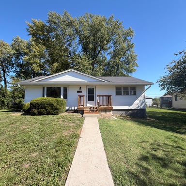Property photo 1 of 21809 S Peculiar Dr