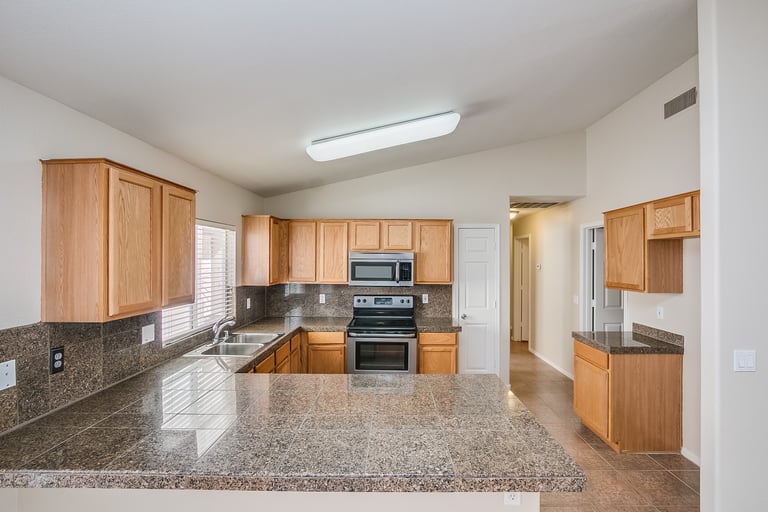 Photo 7 of 26 - 20418 N 31st Way, Phoenix, AZ 85050