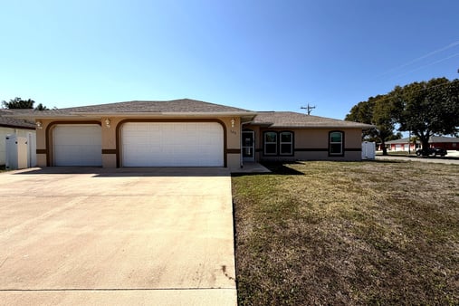 Photo 1 of 23 of 102 SE 43rd Ln, Cape Coral, FL