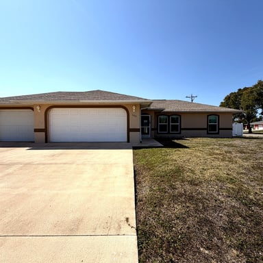 Property photo 1 of 102 SE 43rd Ln