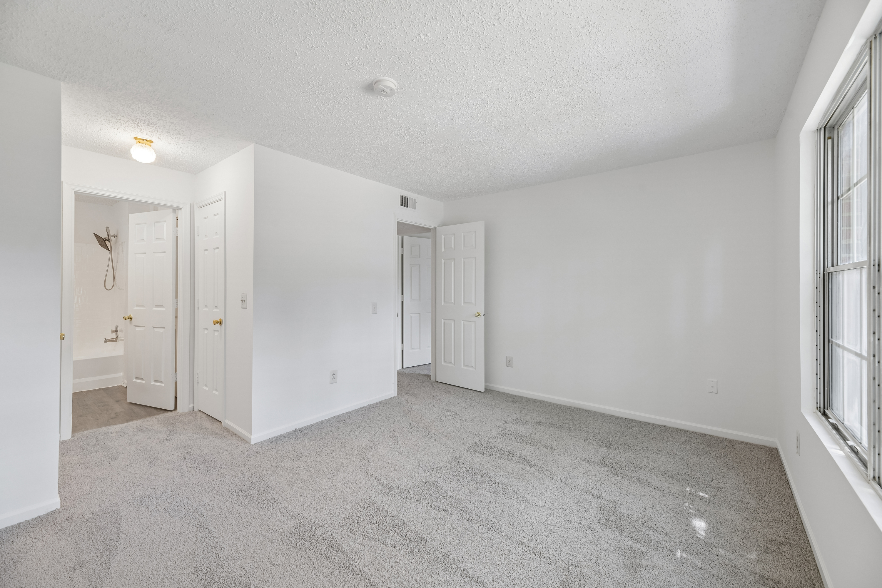 Photo 5 of 29 of 9260 Niki Pl, Manassas, VA