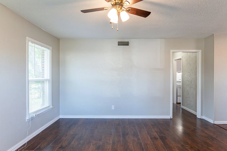 Photo 10 of 23 - 1618 Ridgeview St, Mesquite, TX 75149