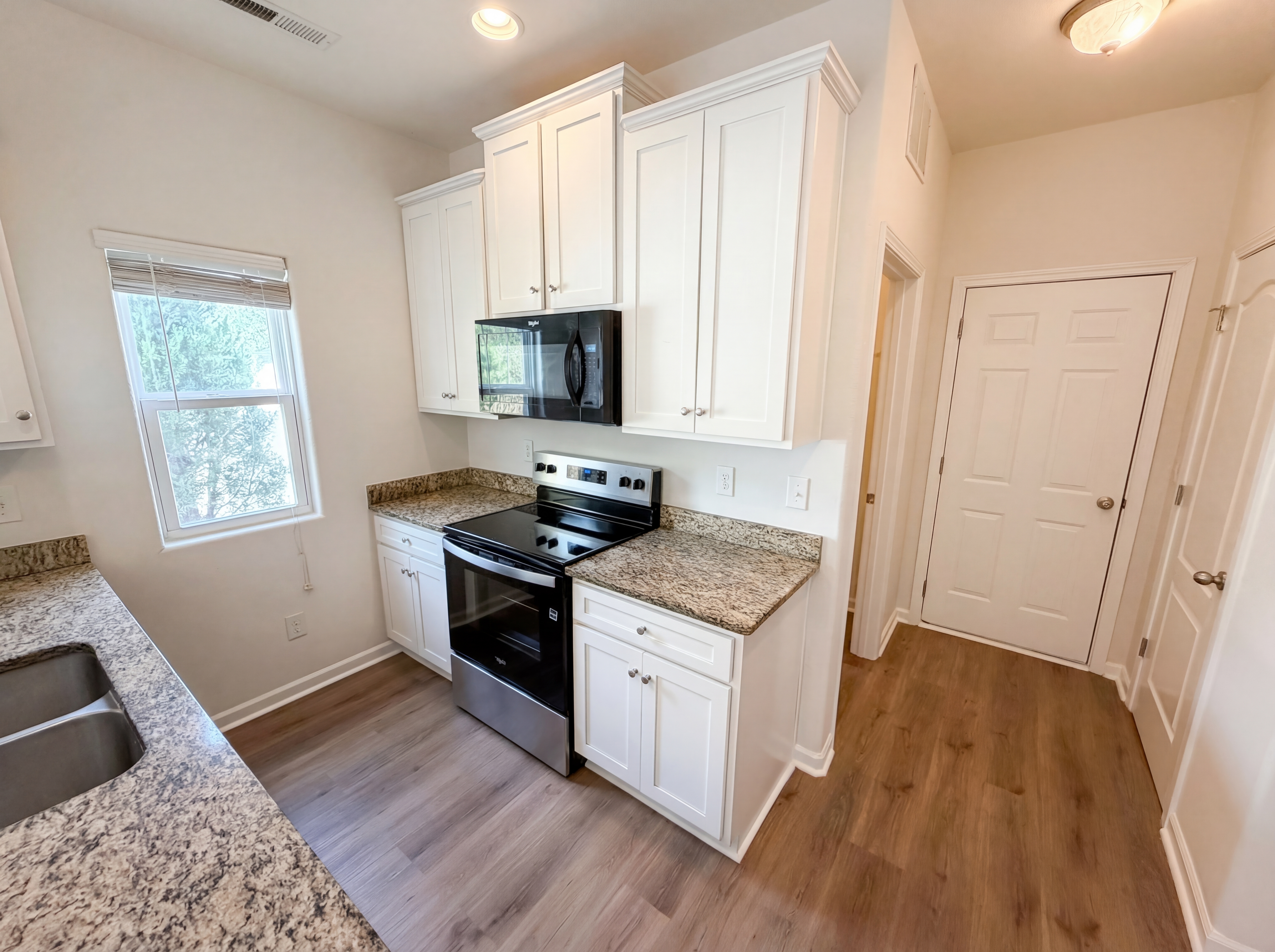 Photo 12 of 25 of 8321 Candlenut Ln, Charlotte, NC