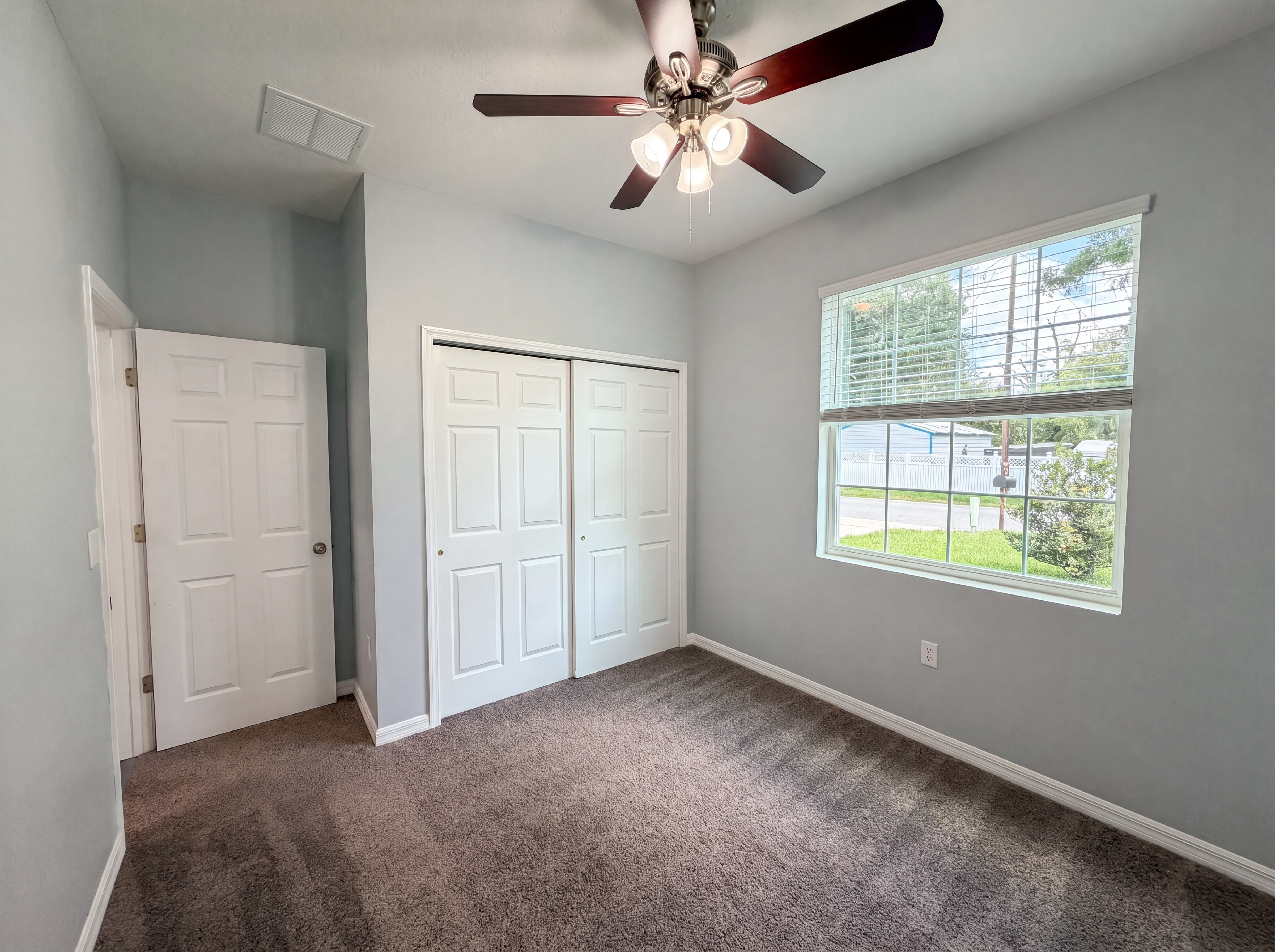 Photo 4 of 27 of 1013 W 11th St, Sanford, FL