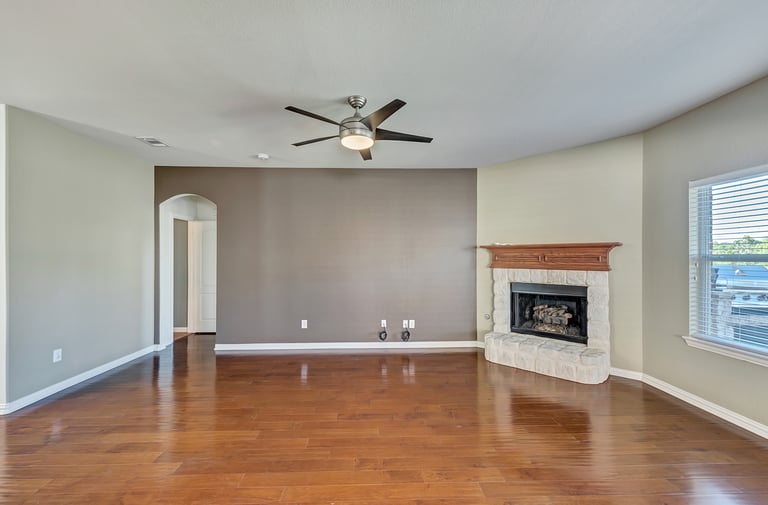 Photo 10 of 30 - 7404 Rocky Ford Rd, Fort Worth, TX 76179