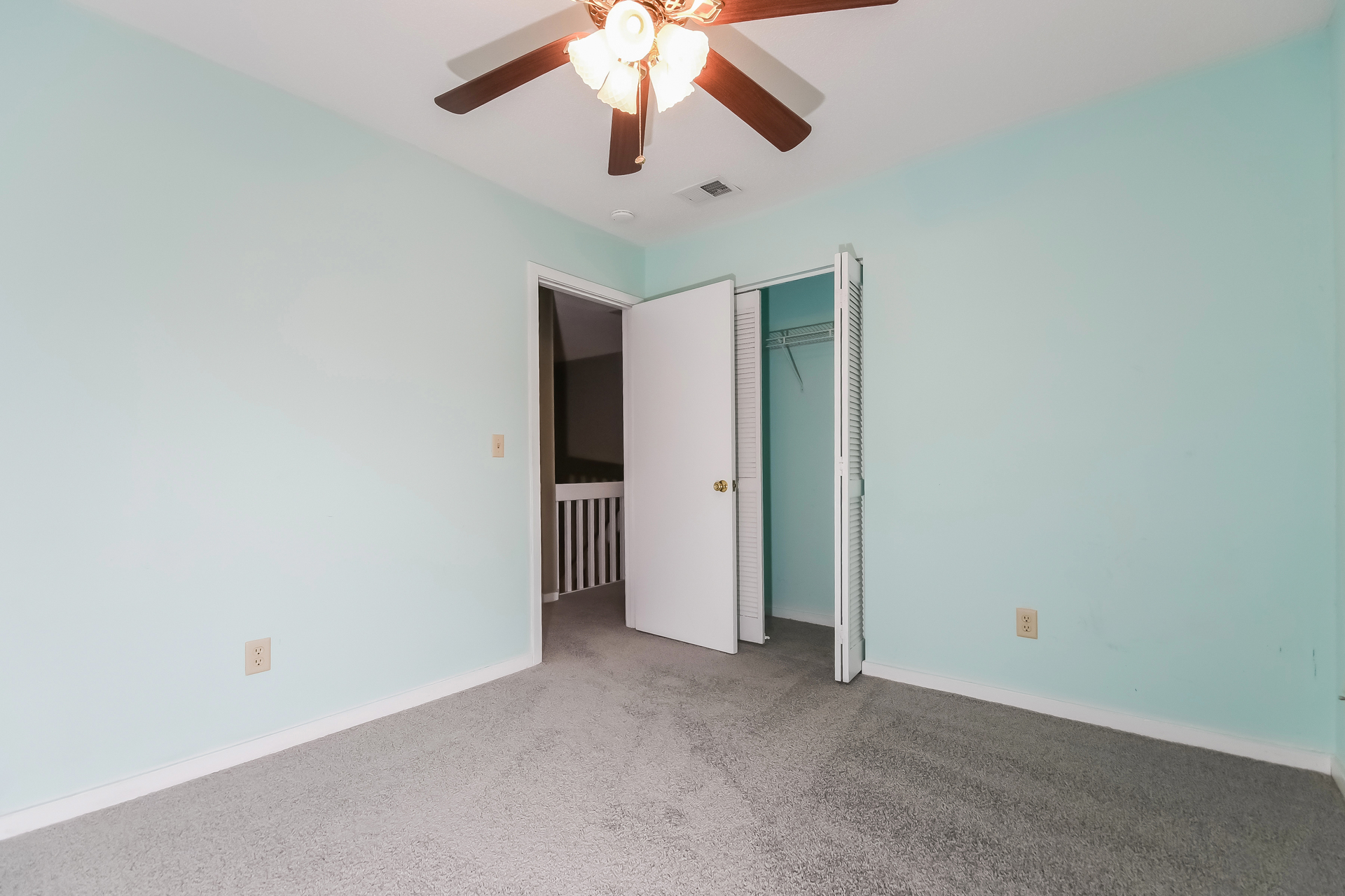 Photo 17 of 22 of 2054 Willowdale Ct, Mount Pleasant, SC