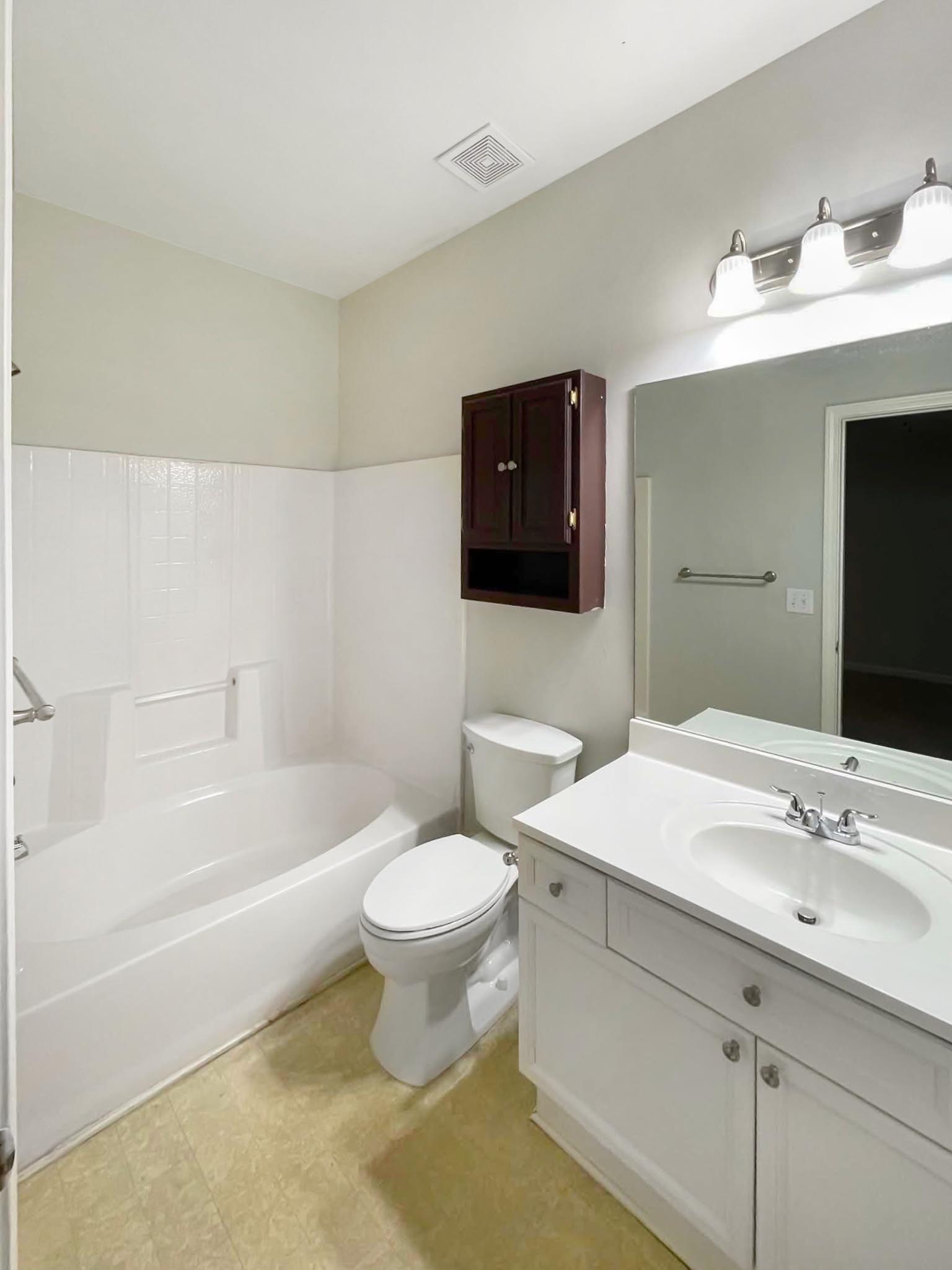 Photo 10 of 16 of 4282 Candle Brook Ln, Bessemer, AL
