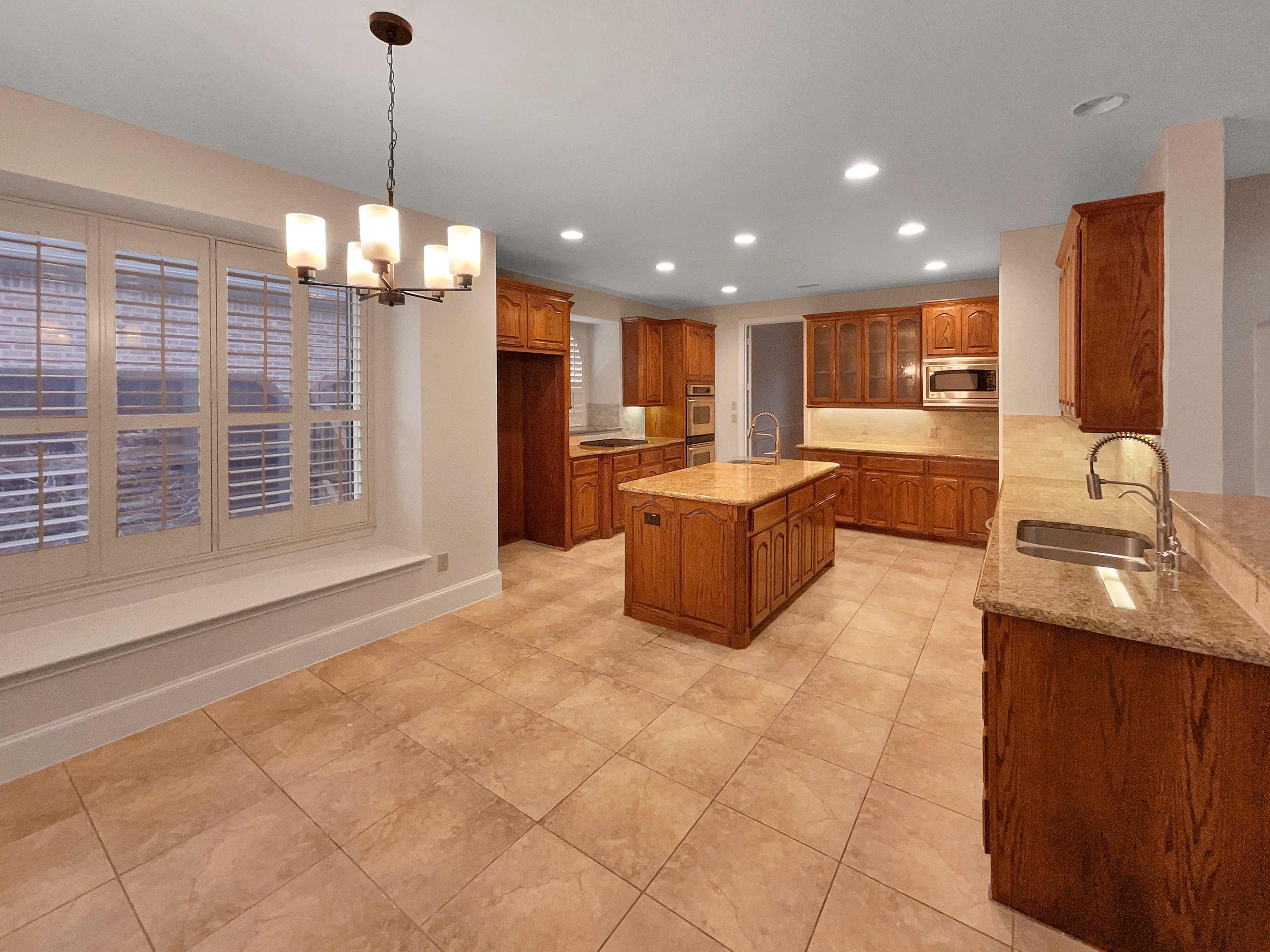 Photo 2 of 36 of 913 Clack Dr, Garland, TX