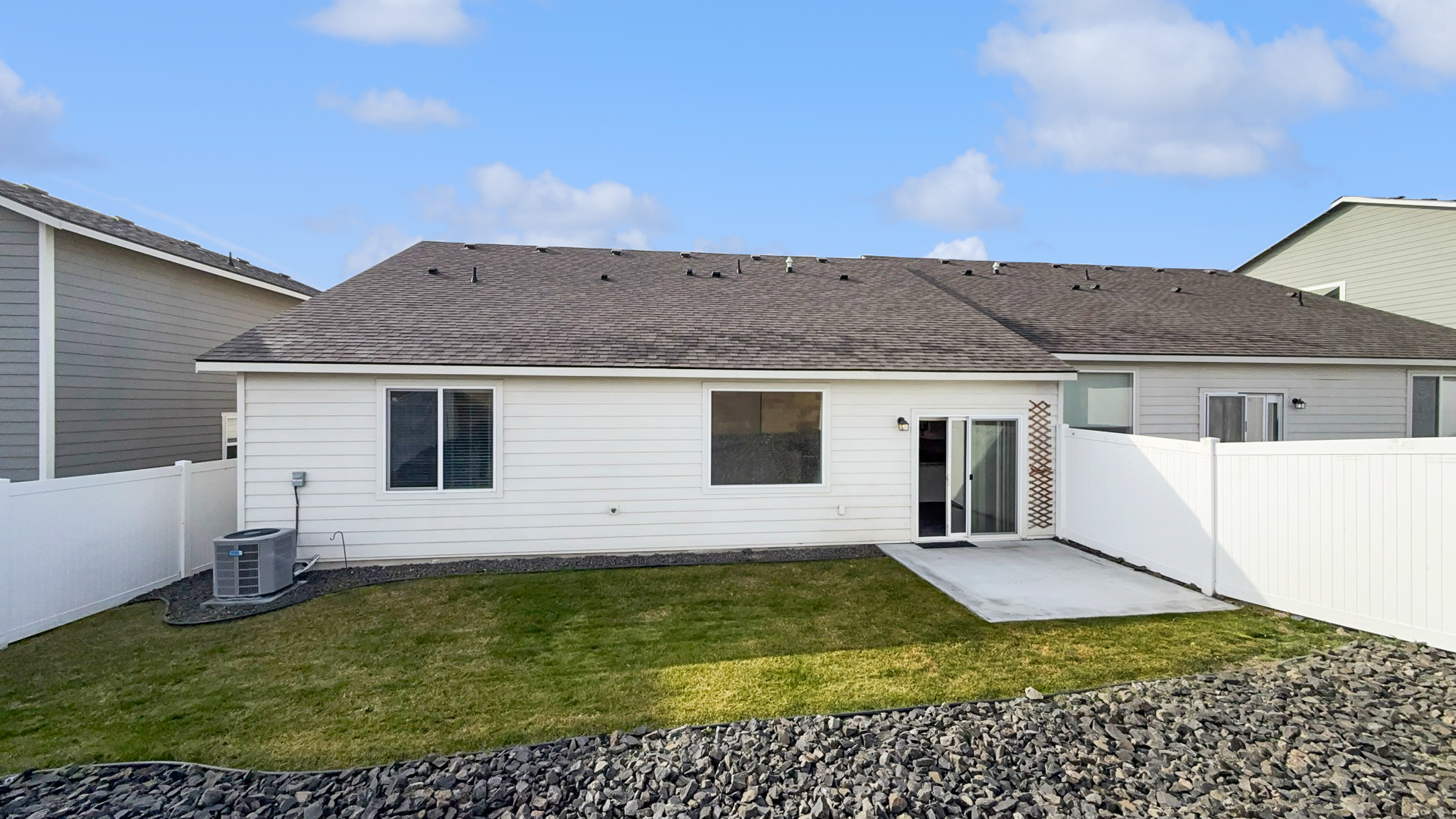 Photo 5 of 17 of 5419 Remington Dr, Pasco, WA