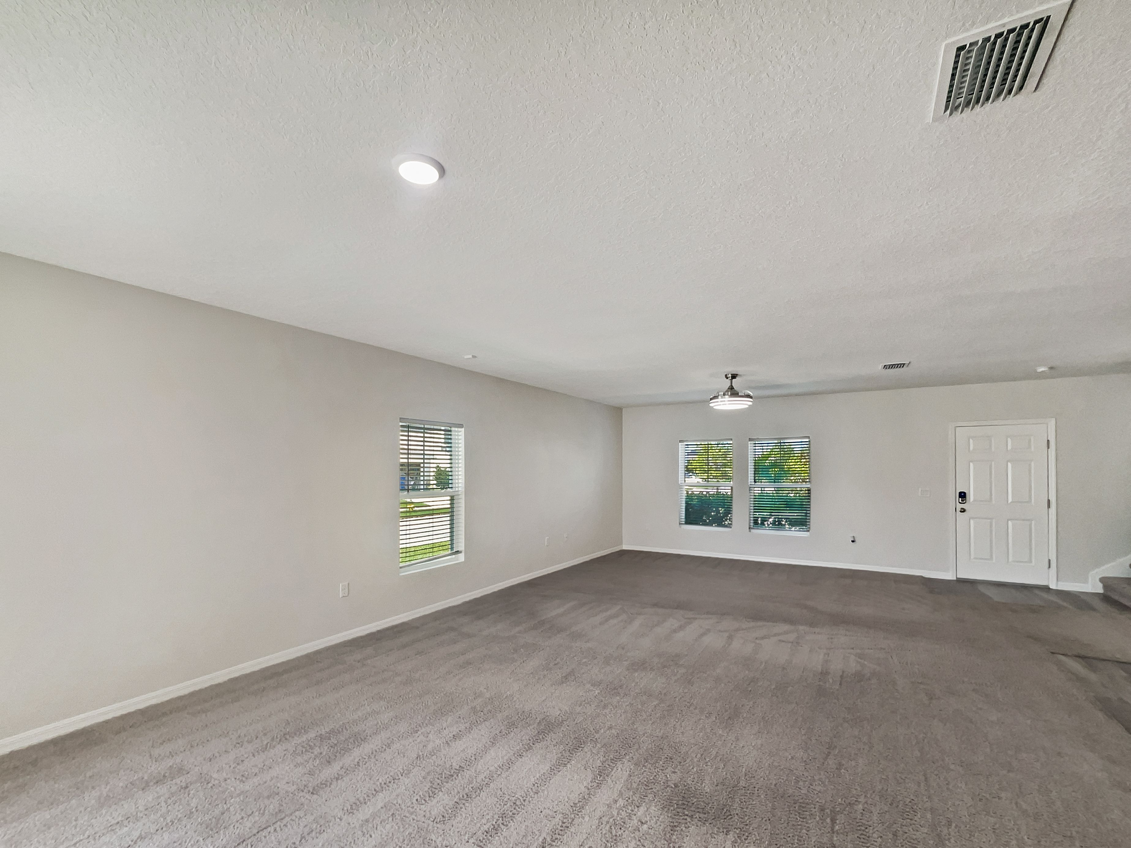 Photo 3 of 32 of 13001 Upward Pl, Riverview, FL