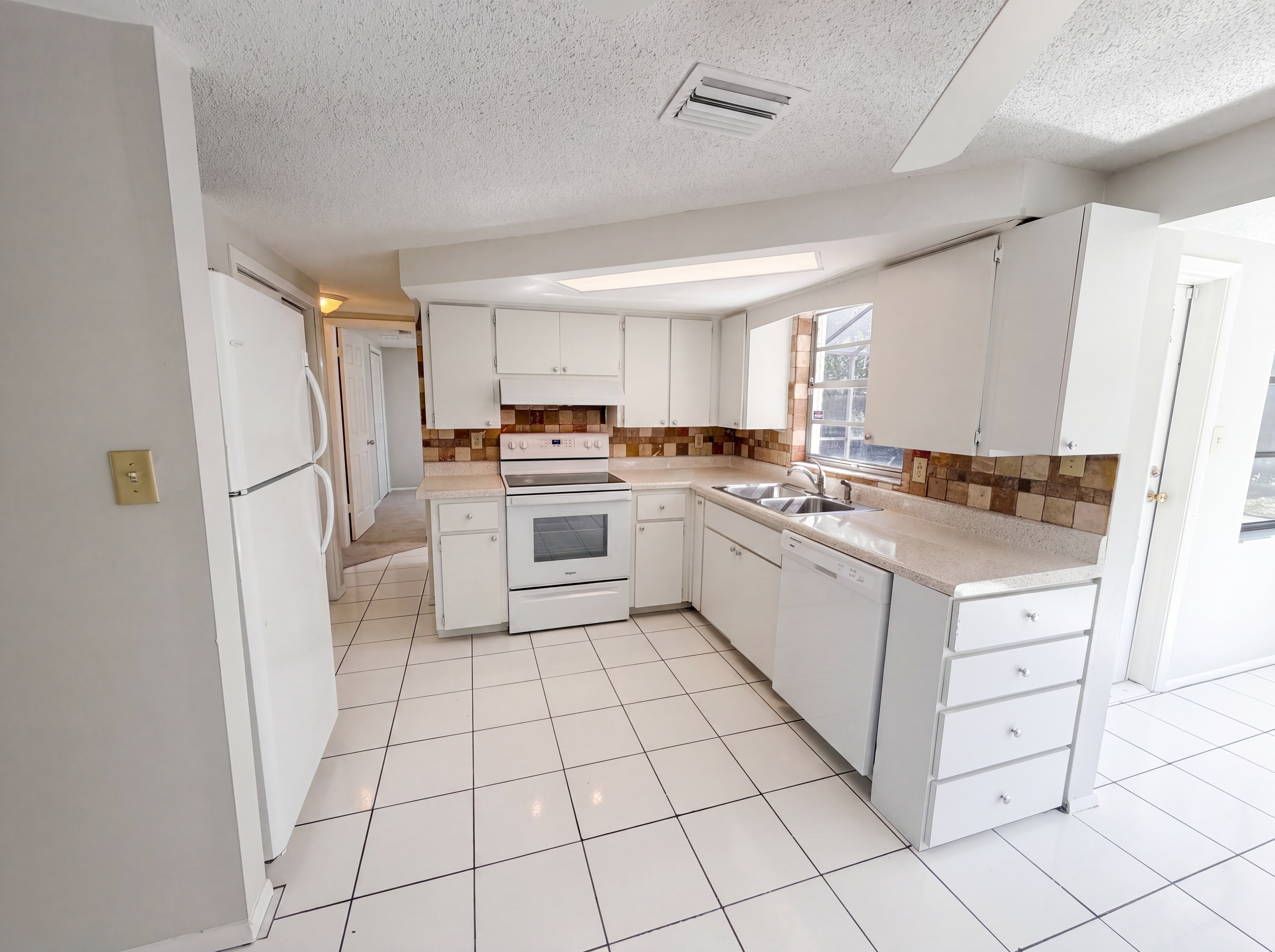 Photo 2 of 26 of 9236 Mark Twain Ln, Port Richey, FL