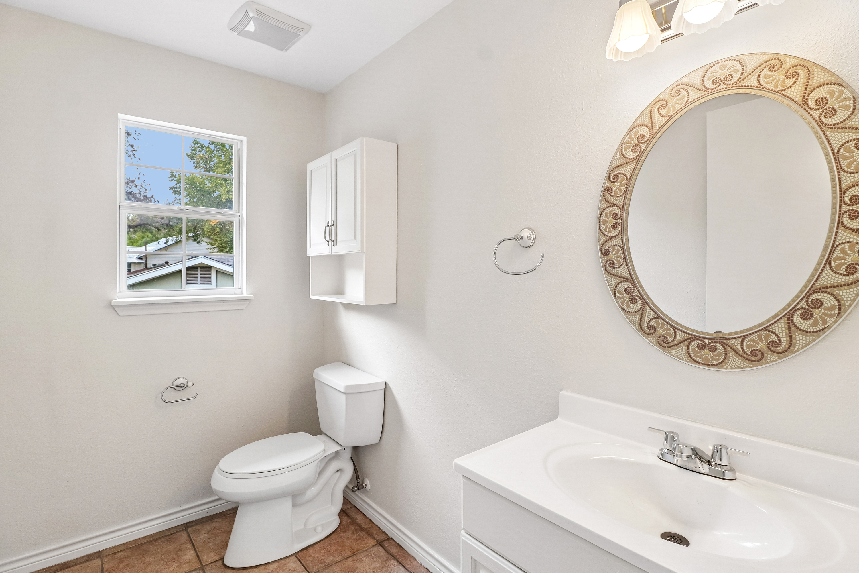 Photo 35 of 47 of 1321 E Zipp Rd, New Braunfels, TX
