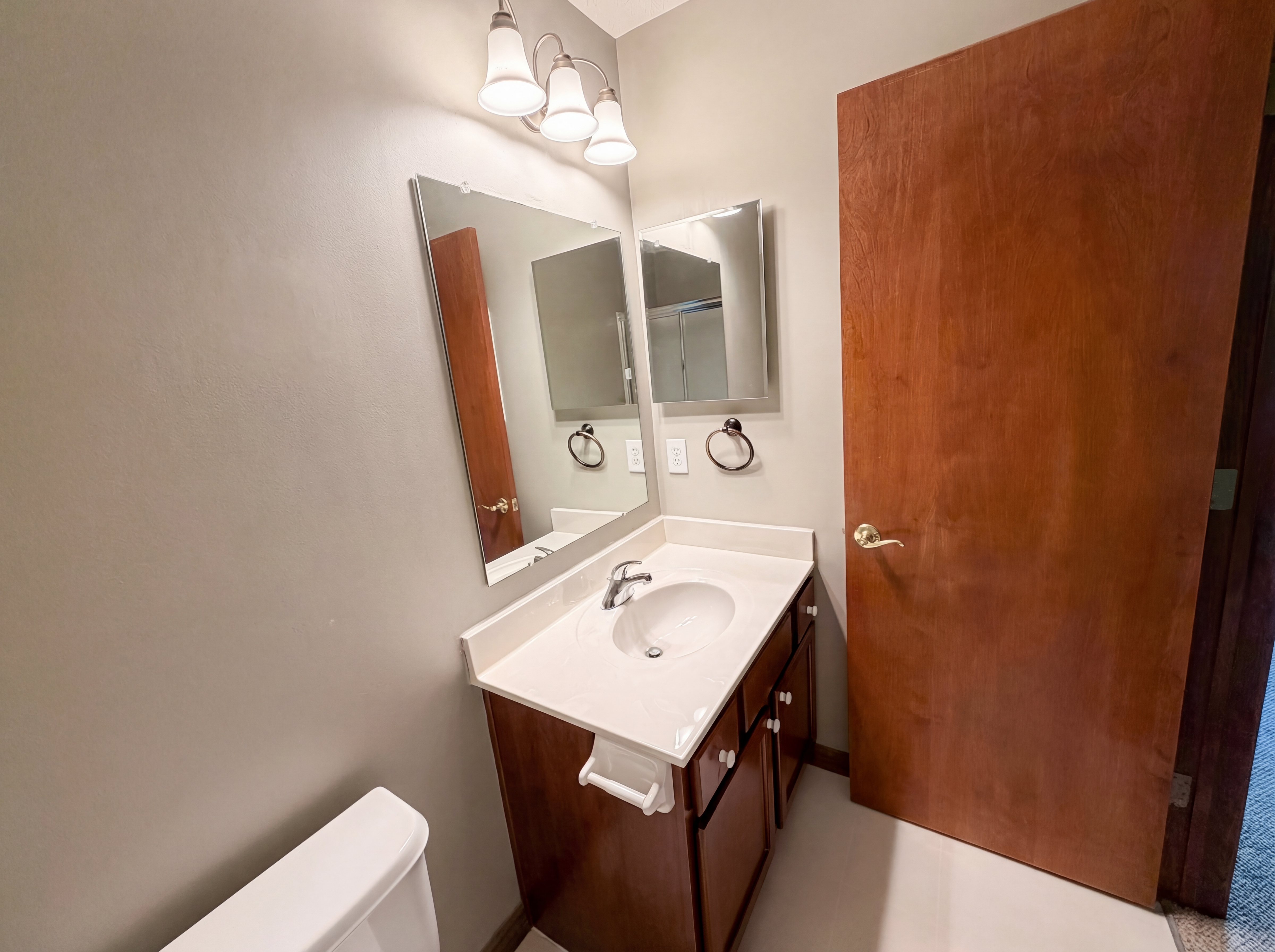 Photo 18 of 25 of 3373 Brook Spring Dr, Grove City, OH