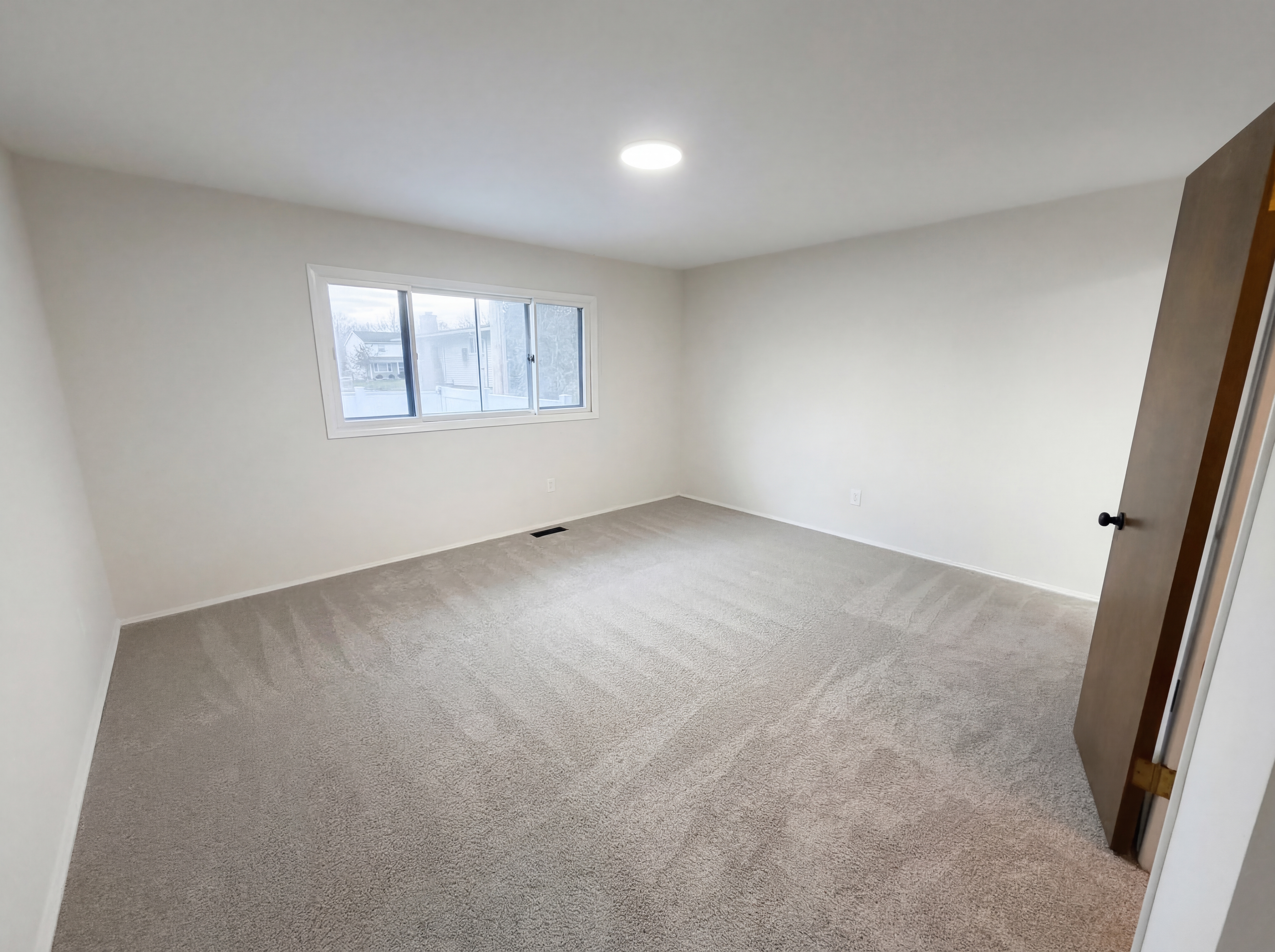 Photo 8 of 18 of 29467 Leemoor Dr, Southfield, MI