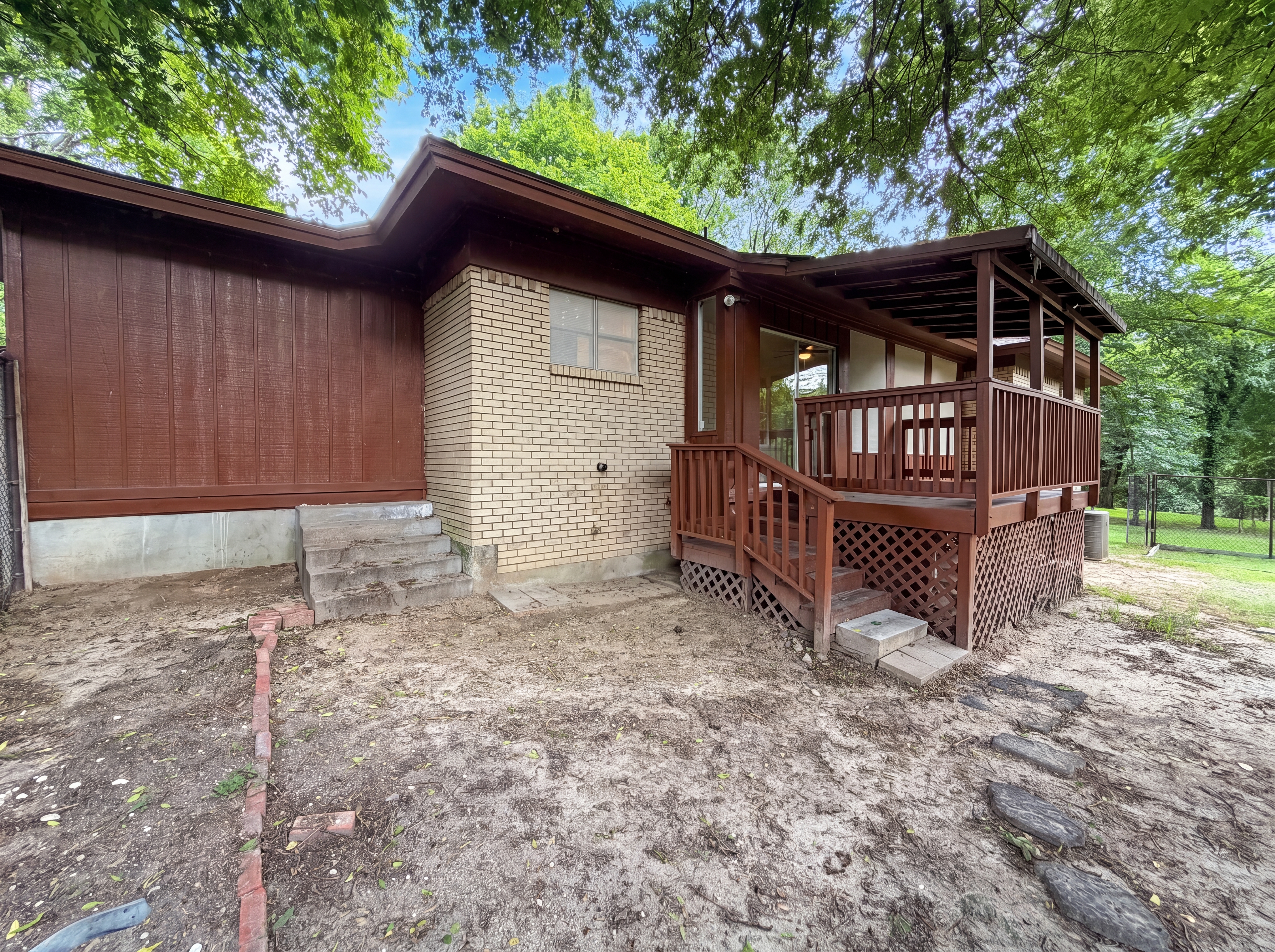 Photo 5 of 17 of 202 Vanshire Rd W, Lakeside, TX