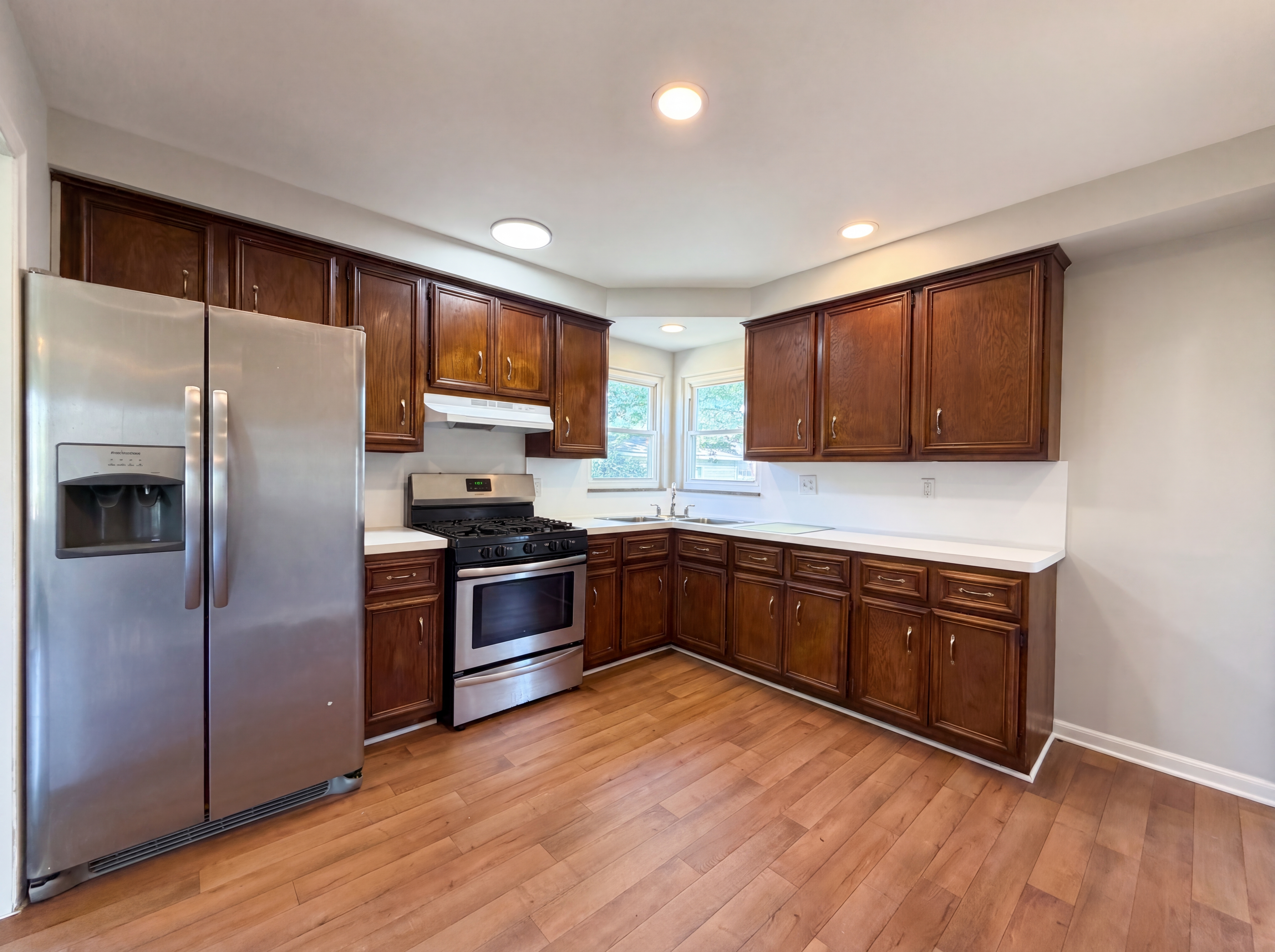 Photo 2 of 18 of 28832 Kaufman St, Roseville, MI