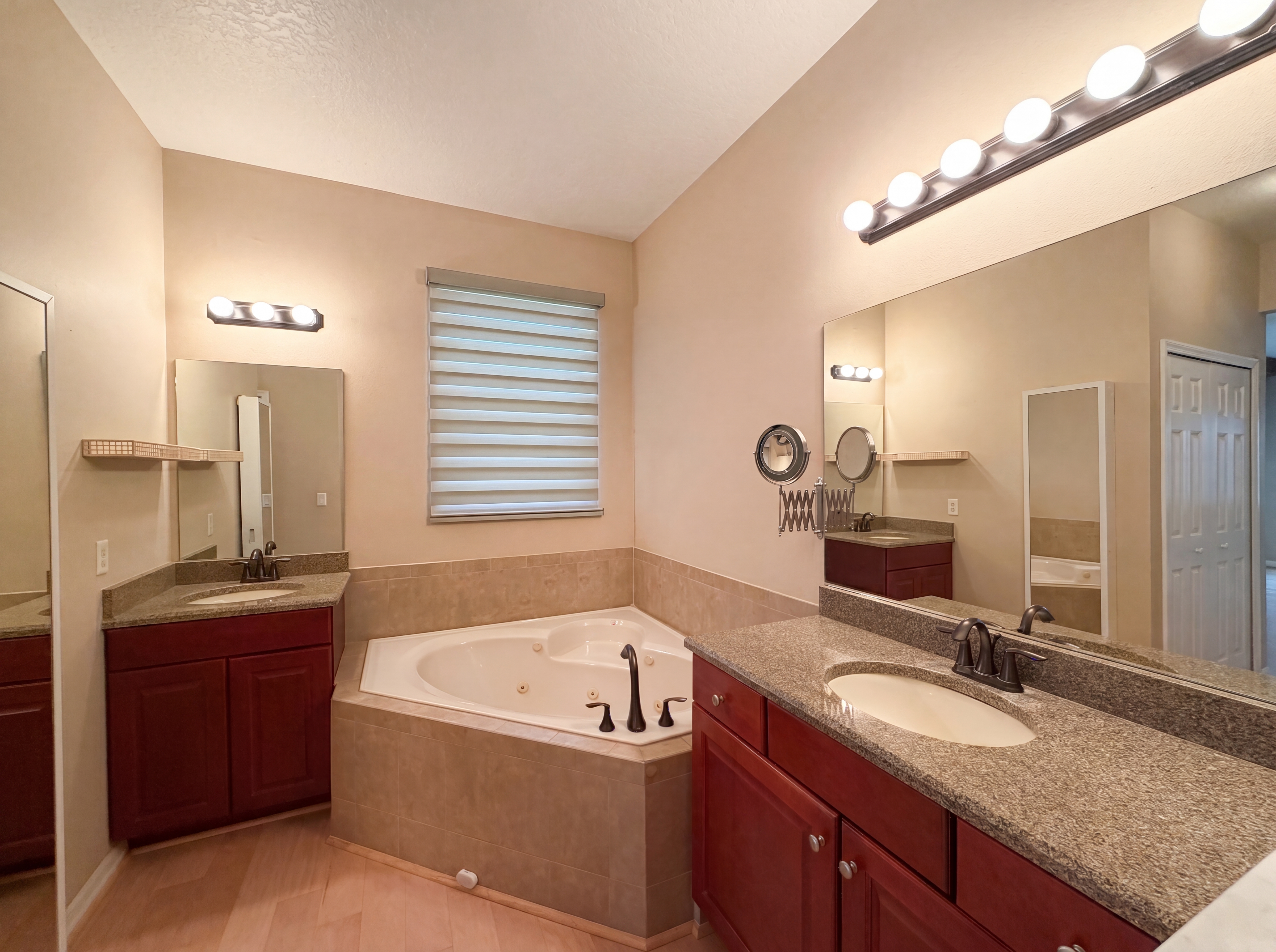 Photo 17 of 27 of 5605 Windsong Oak Dr, Leesburg, FL