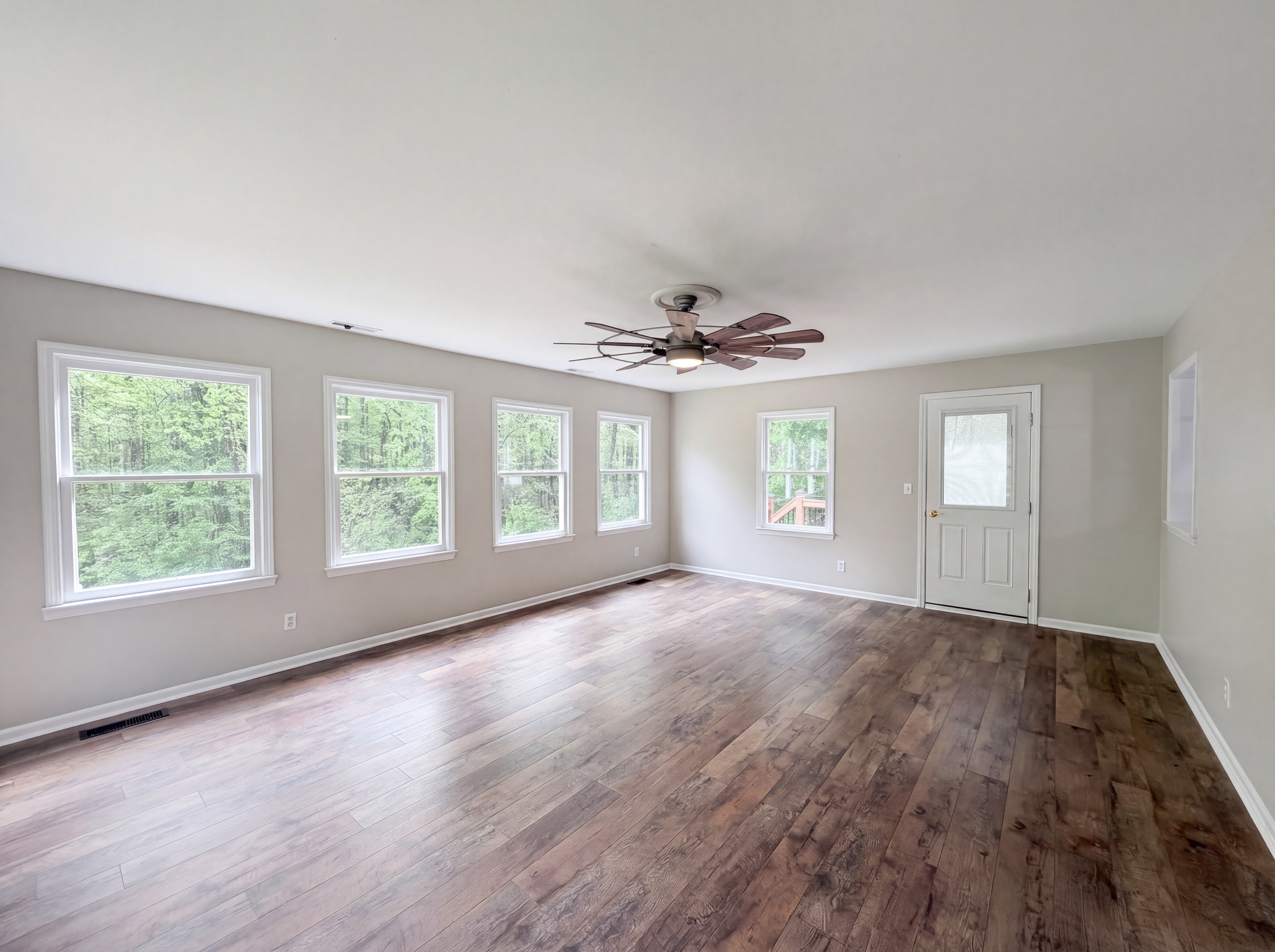 Photo 13 of 26 of 706 Crescent Dr, Cherryville, NC