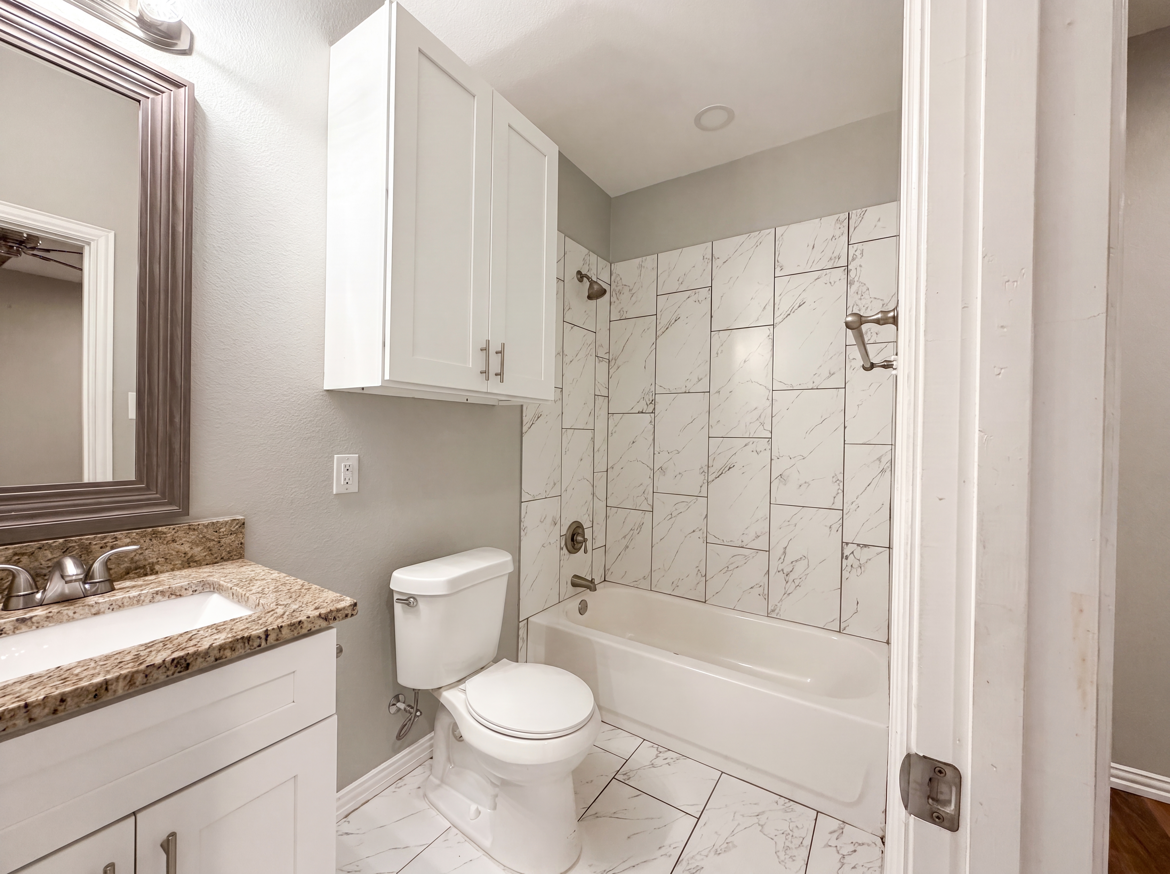 Photo 13 of 18 of 619 E Arlington Ave, Fort Worth, TX