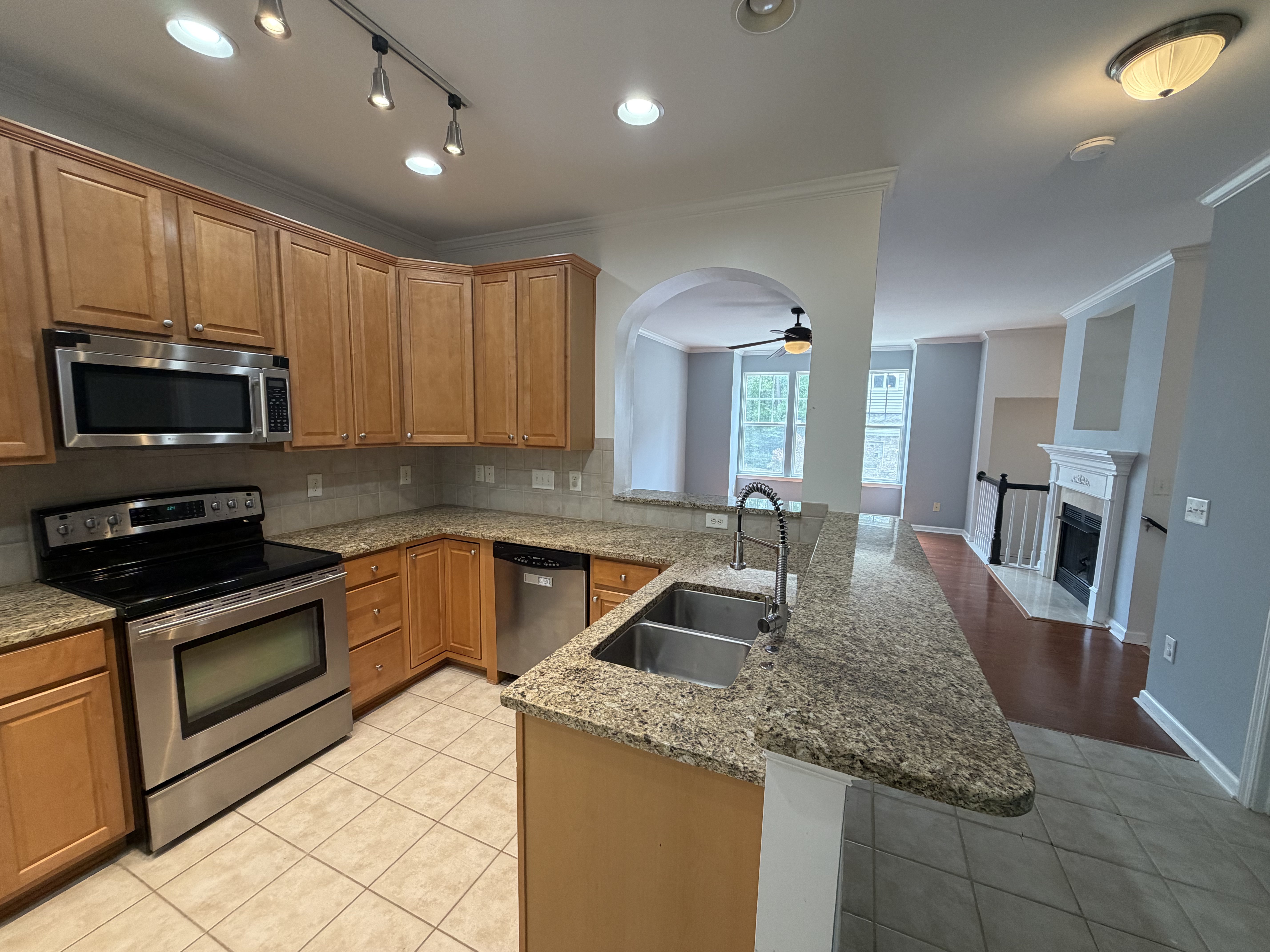 Photo 7 of 18 of 5108 Lady Of The Lake Dr, Raleigh, NC