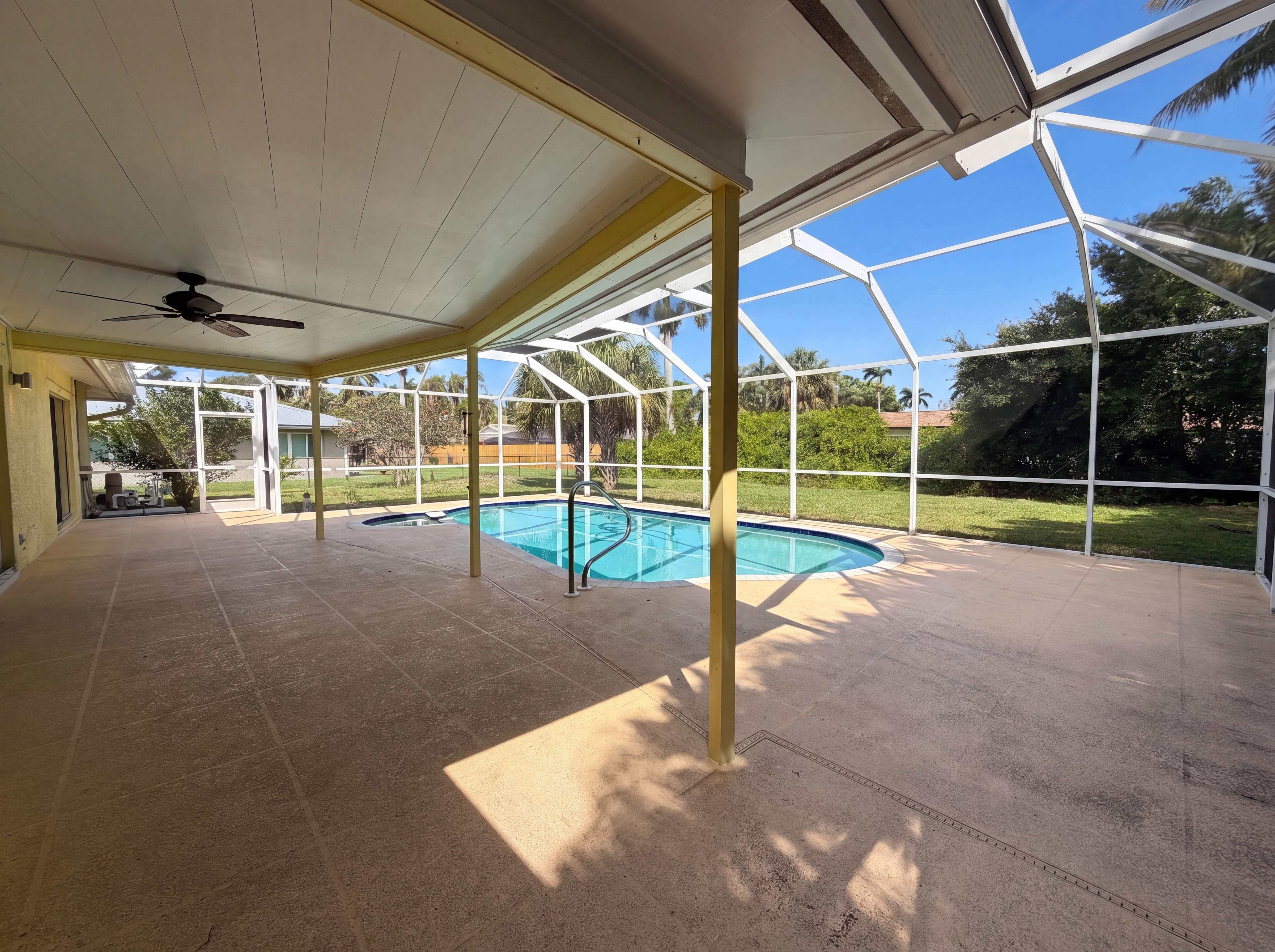 Photo 30 of 33 of 5644 Eichen Cir W, Fort Myers, FL