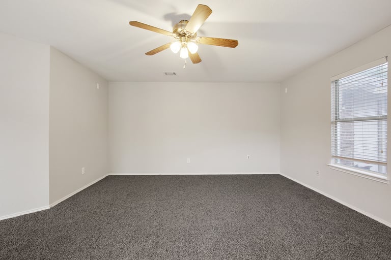 Photo 14 of 32 - 712 Partridge Dr, Fort Worth, TX 76131