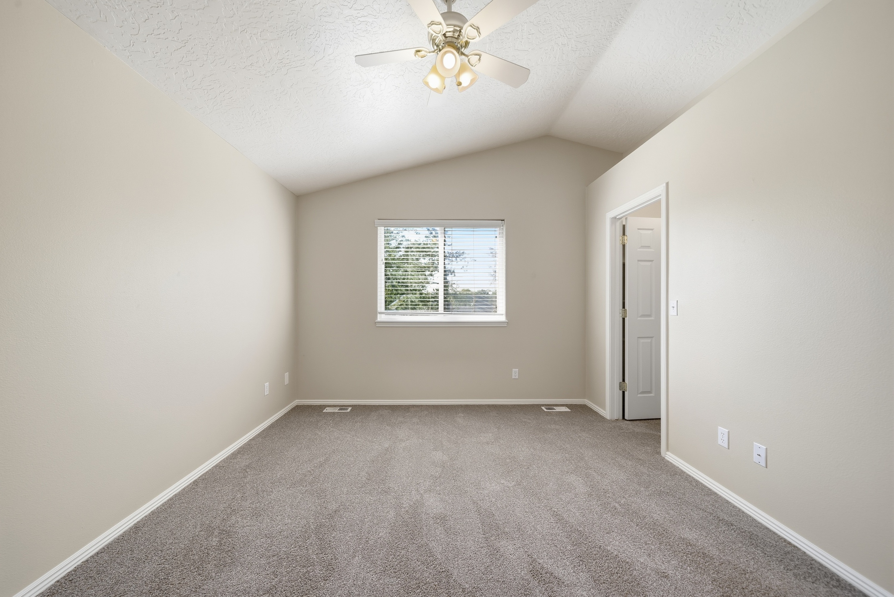 Photo 13 of 35 of 5239 S Apsley Pl, Boise, ID