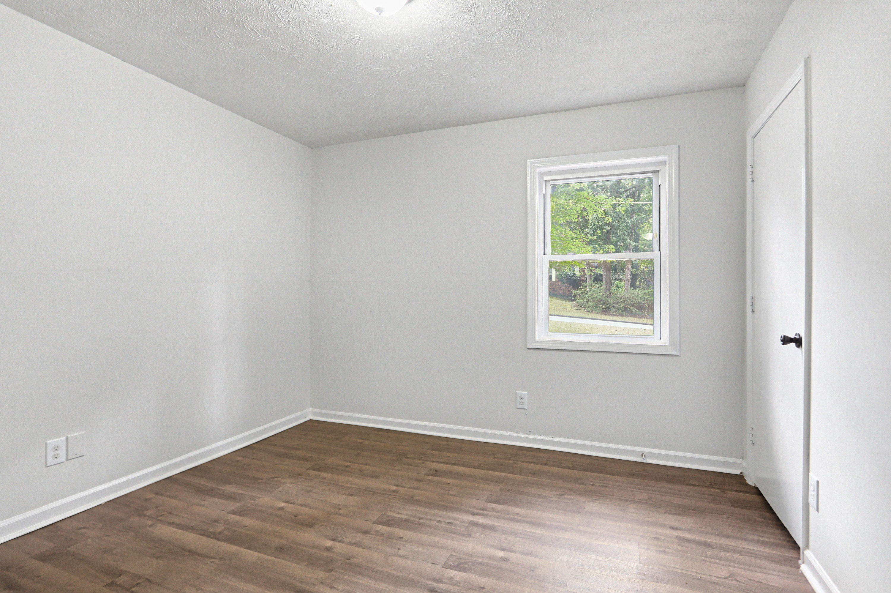 Photo 17 of 31 of 6379 Leverett Dr, Lithonia, GA