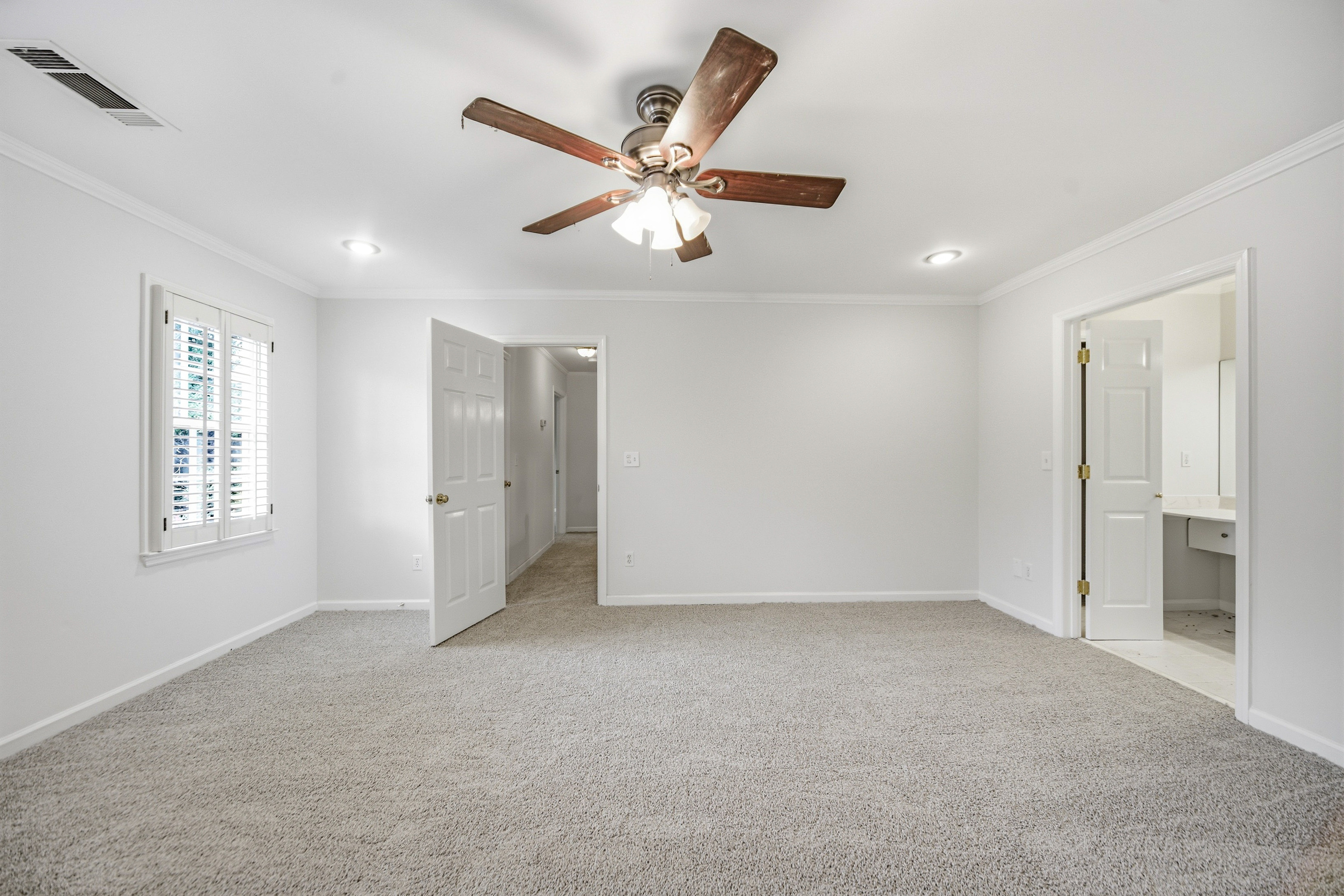 Photo 4 of 32 of 2690 Shadow Pine Dr, Roswell, GA