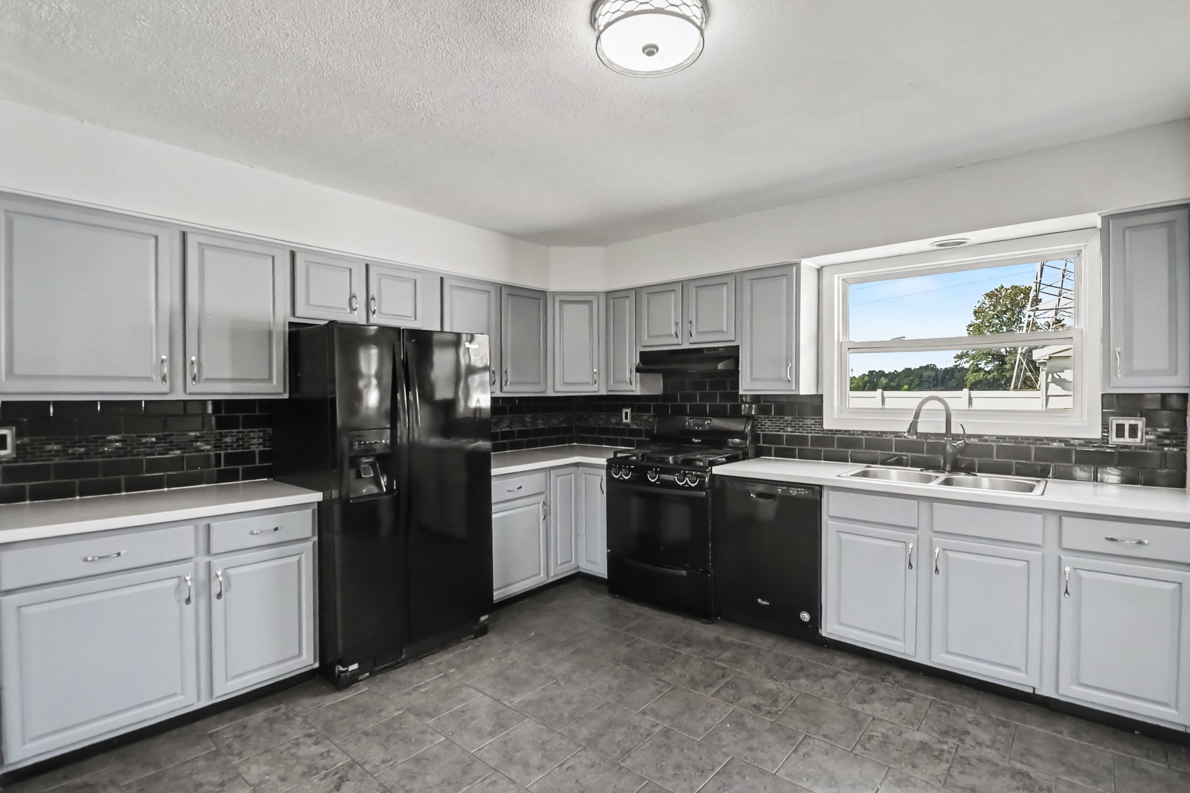Photo 18 of 28 of 10820 Jackson St, Van Buren Township, MI