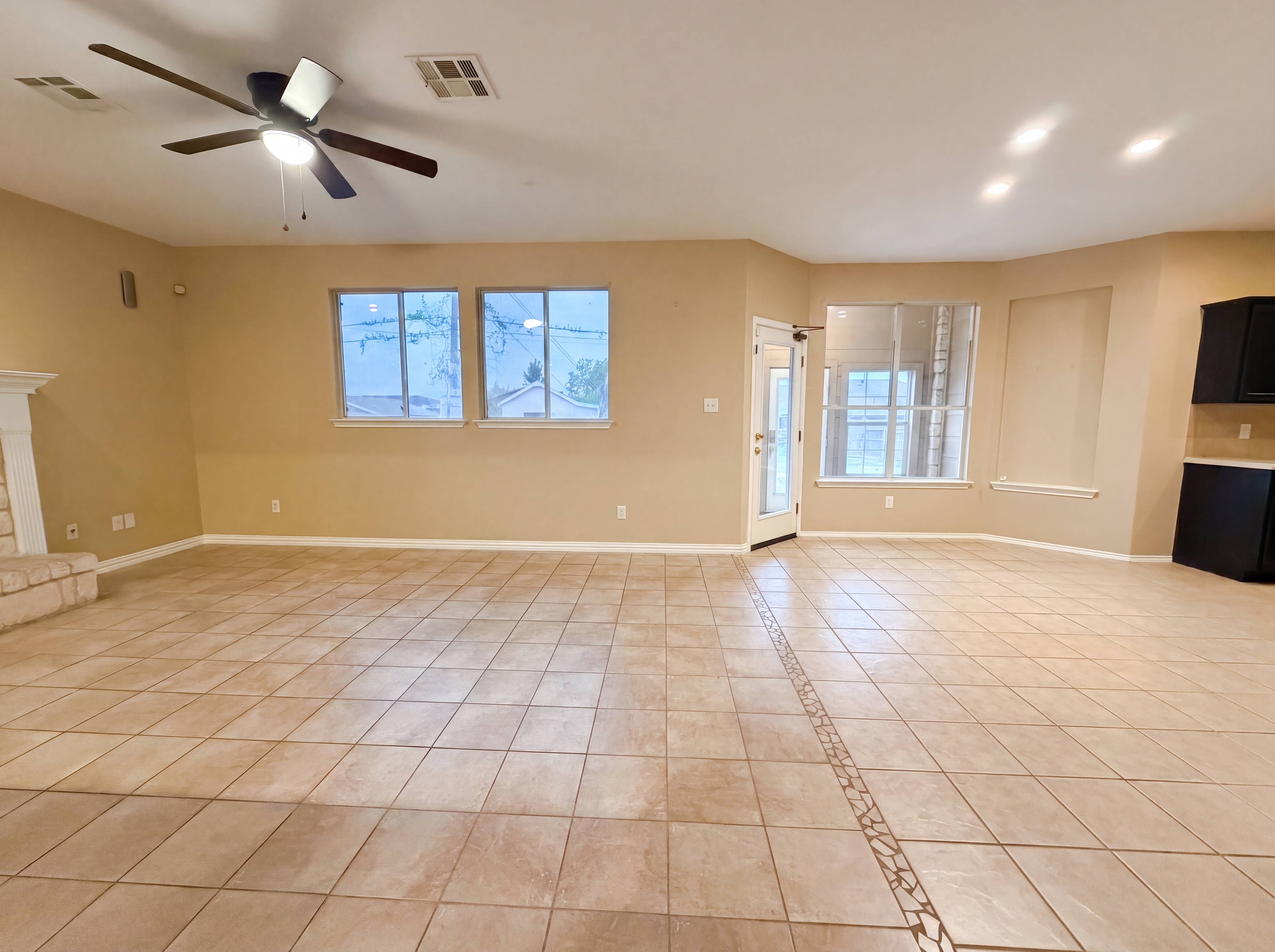 Photo 7 of 21 of 5103 Sydney Harbour Ct, Killeen, TX