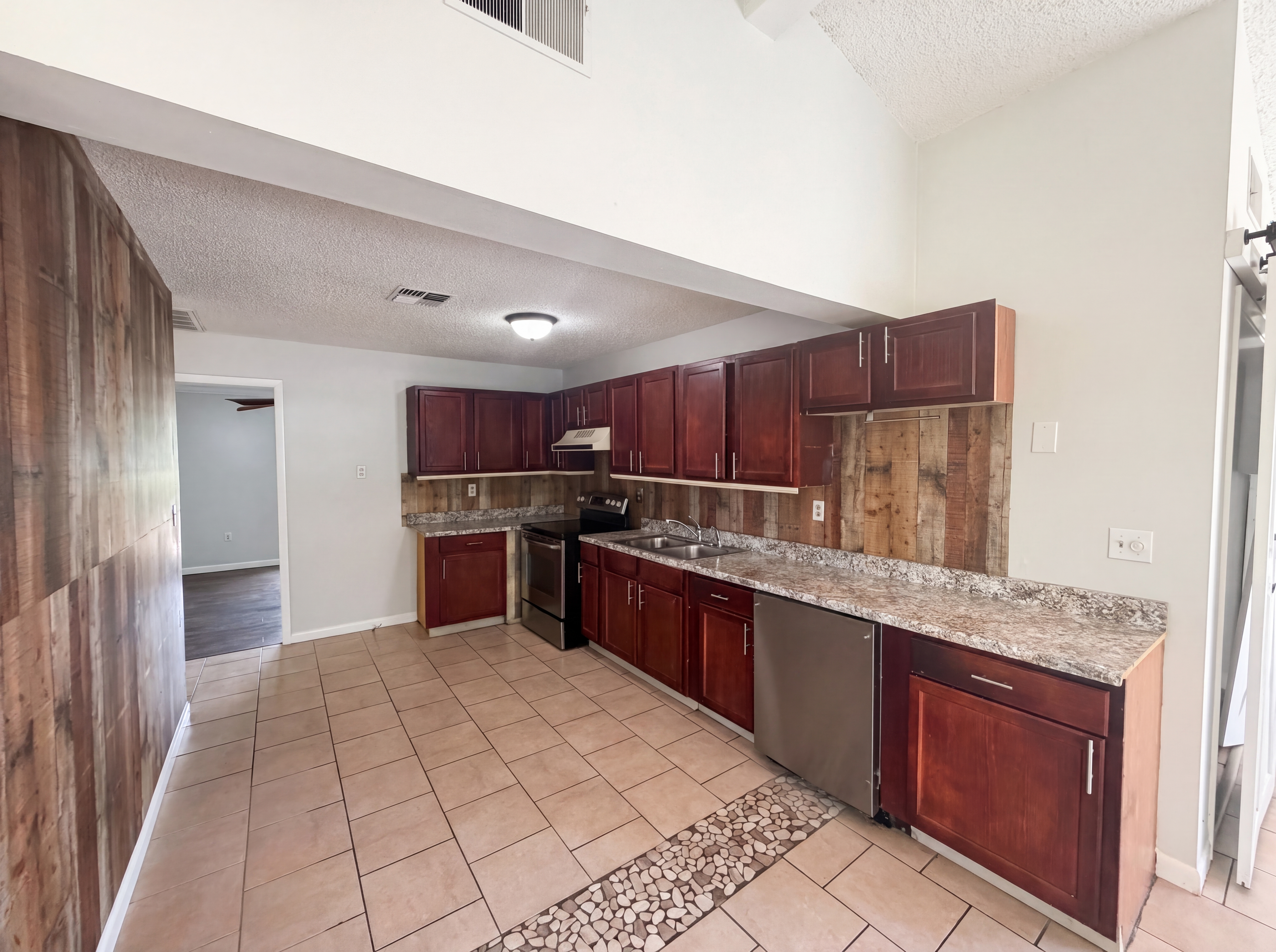 Photo 14 of 19 of 613 4th St NE, Fort Meade, FL