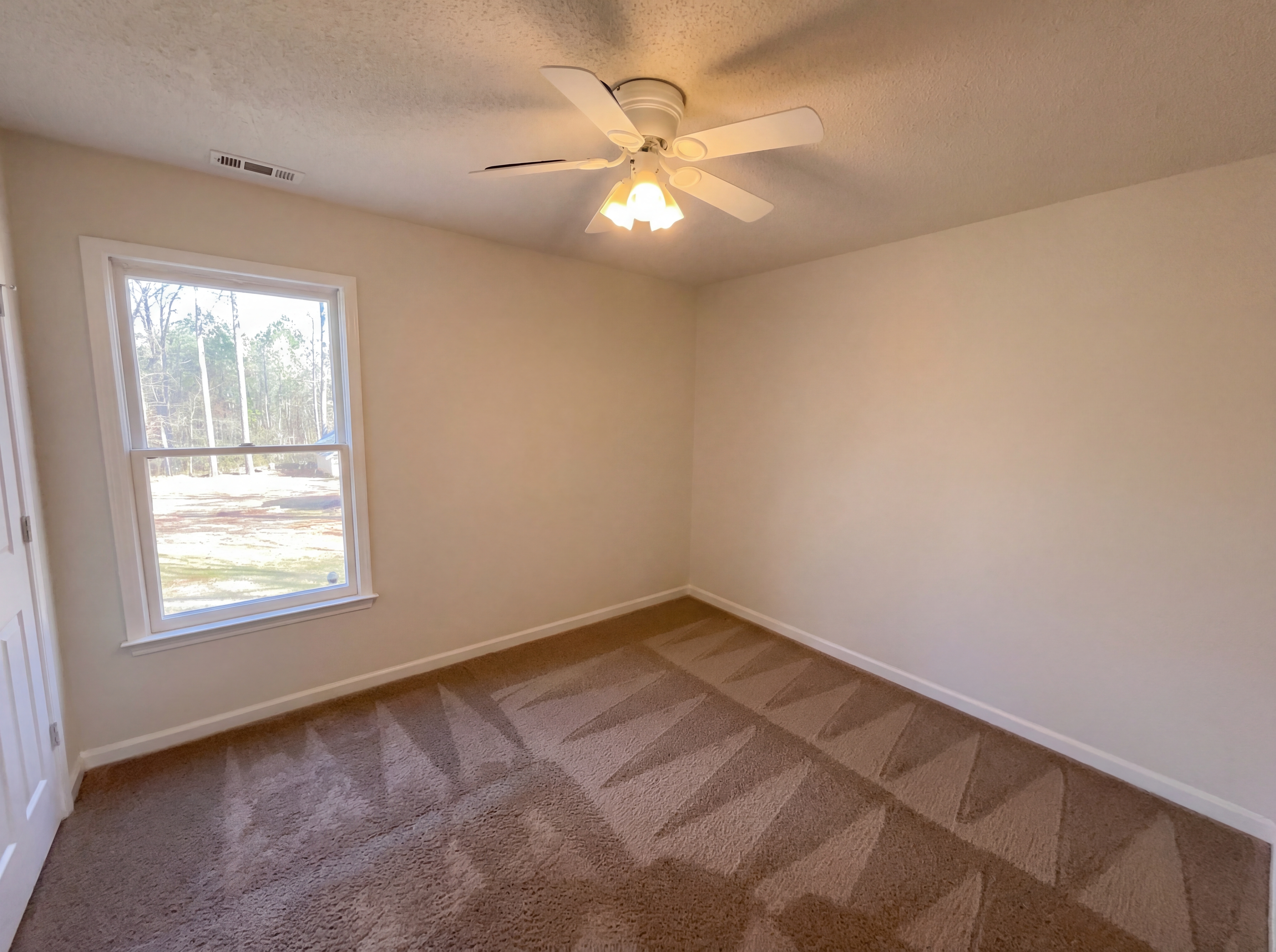 Photo 20 of 28 of 1012 Crown Corners Dr, McDonough, GA