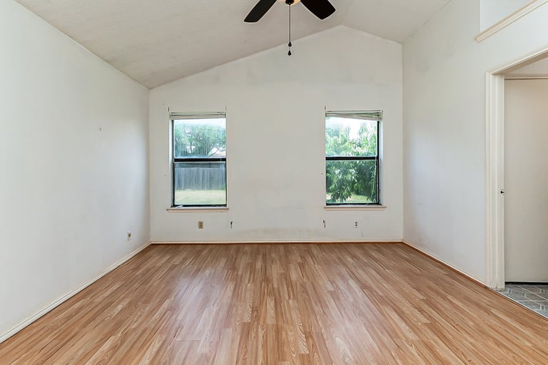 Photo 17 of 20 - 8204 Mark Ln, Watauga, TX 76148